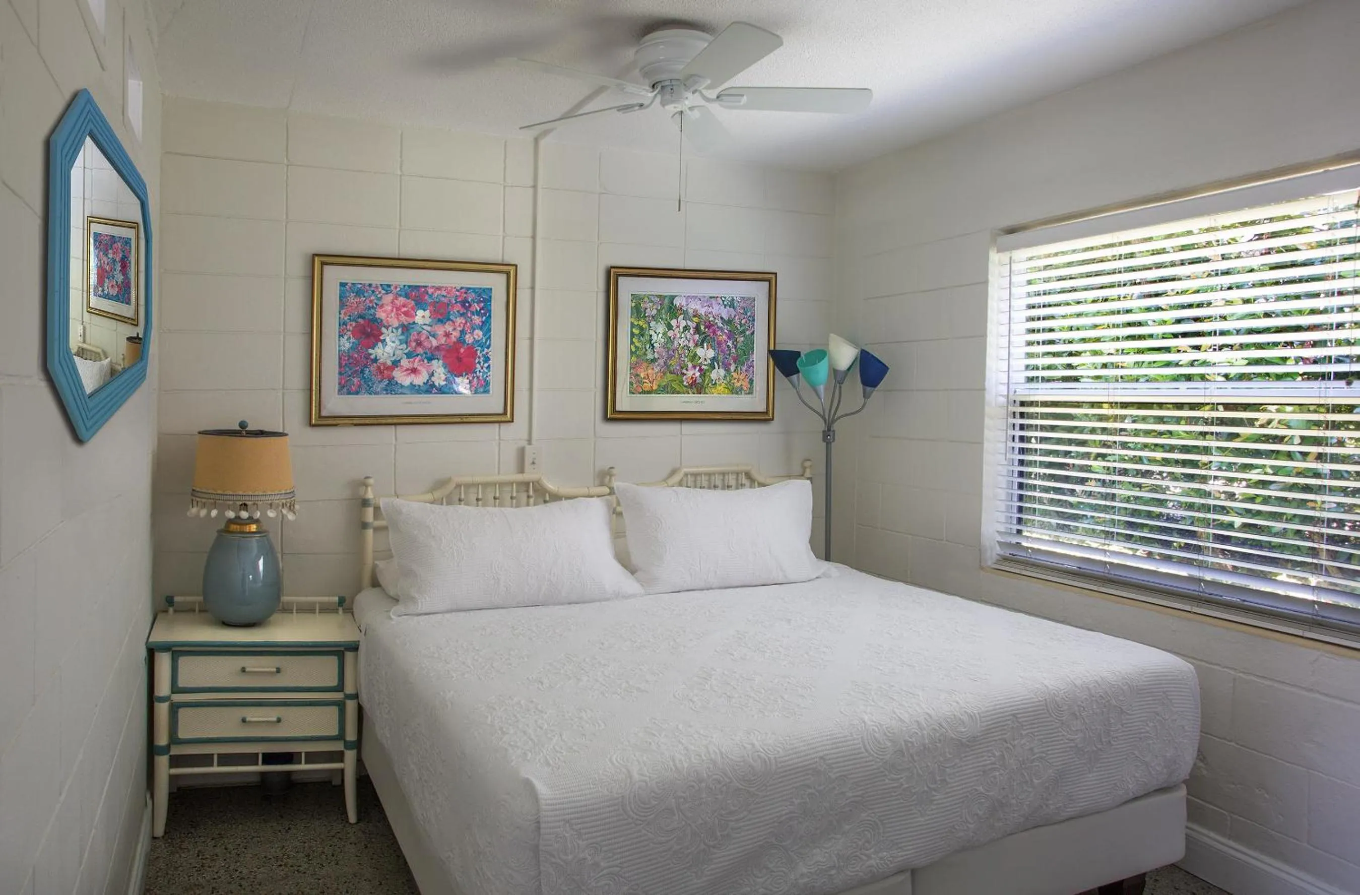 Bed in South Beach Place - Vero Beach