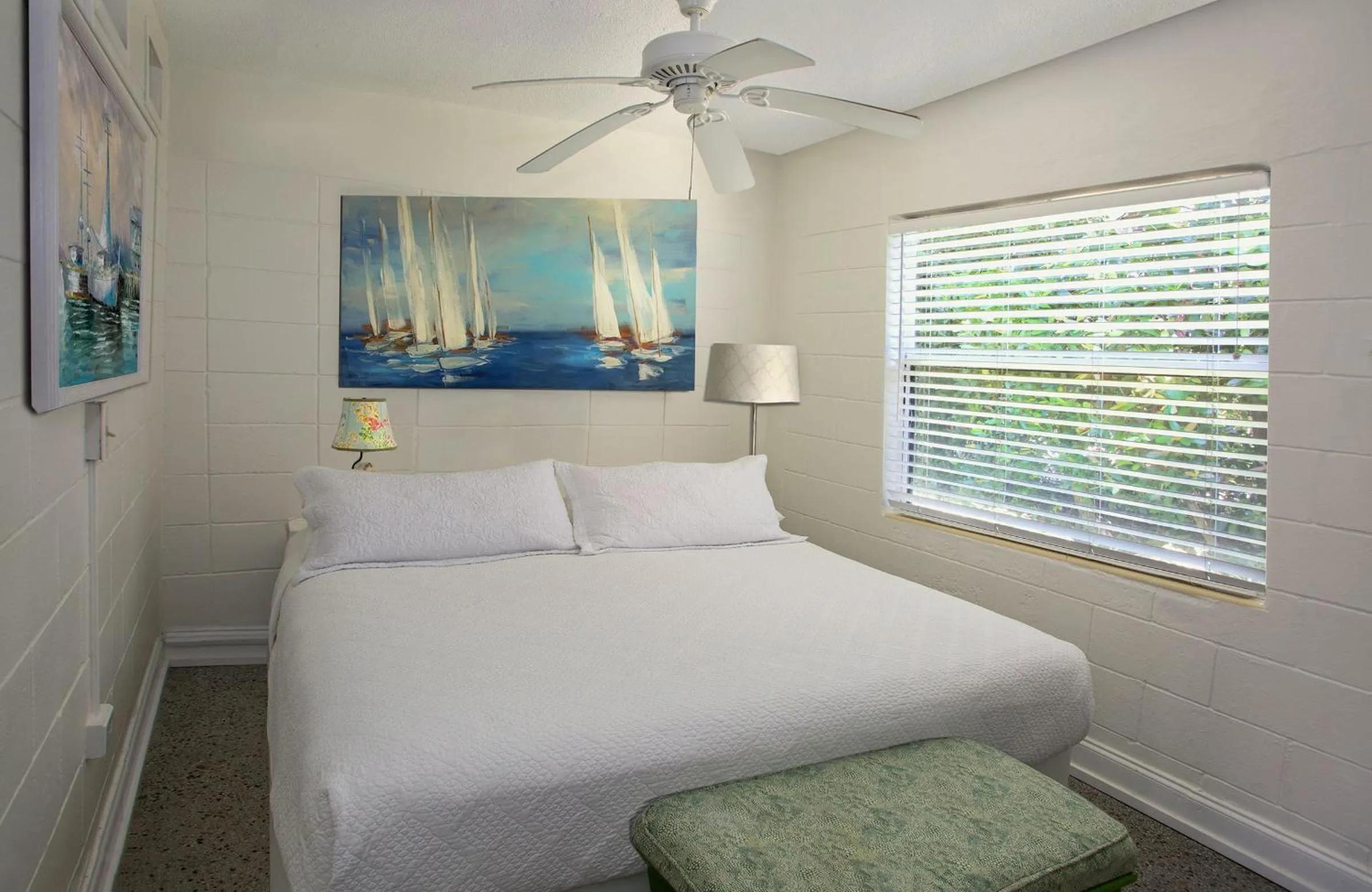 Bed in South Beach Place - Vero Beach