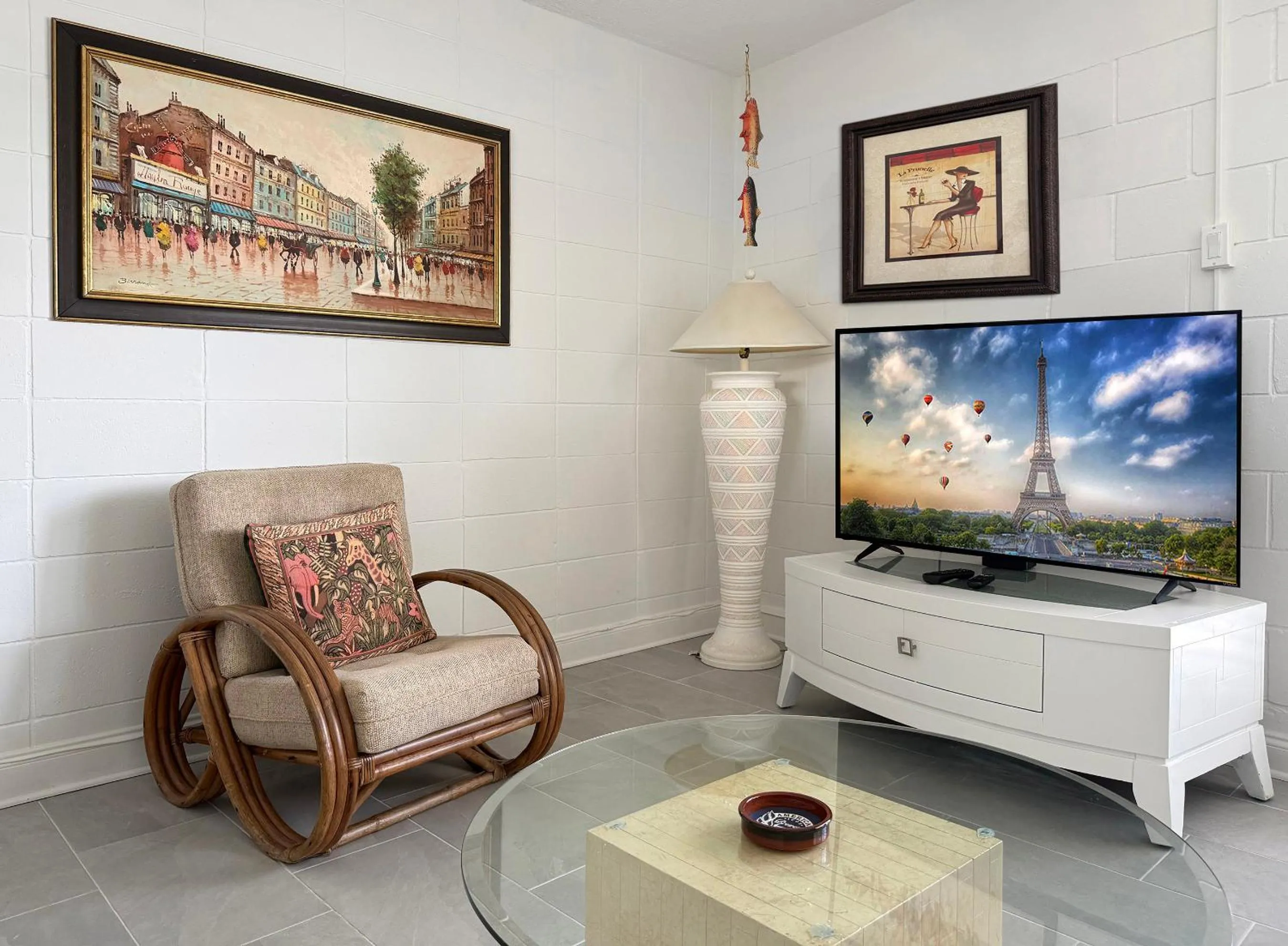 Seating area in South Beach Place - Vero Beach