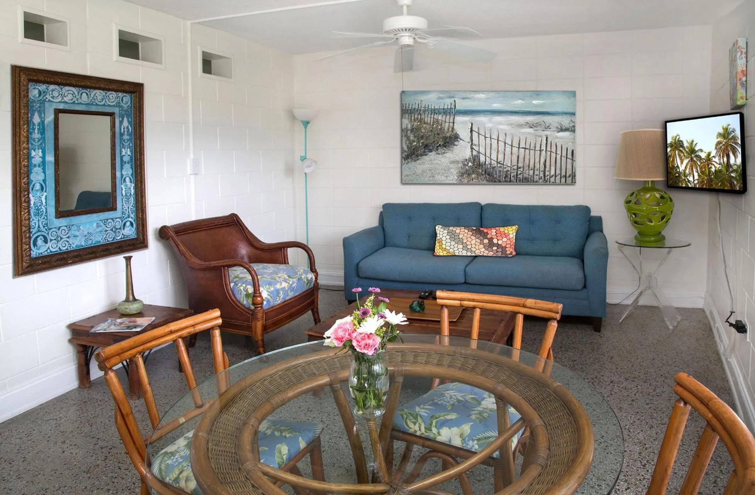 Dining area in South Beach Place - Vero Beach