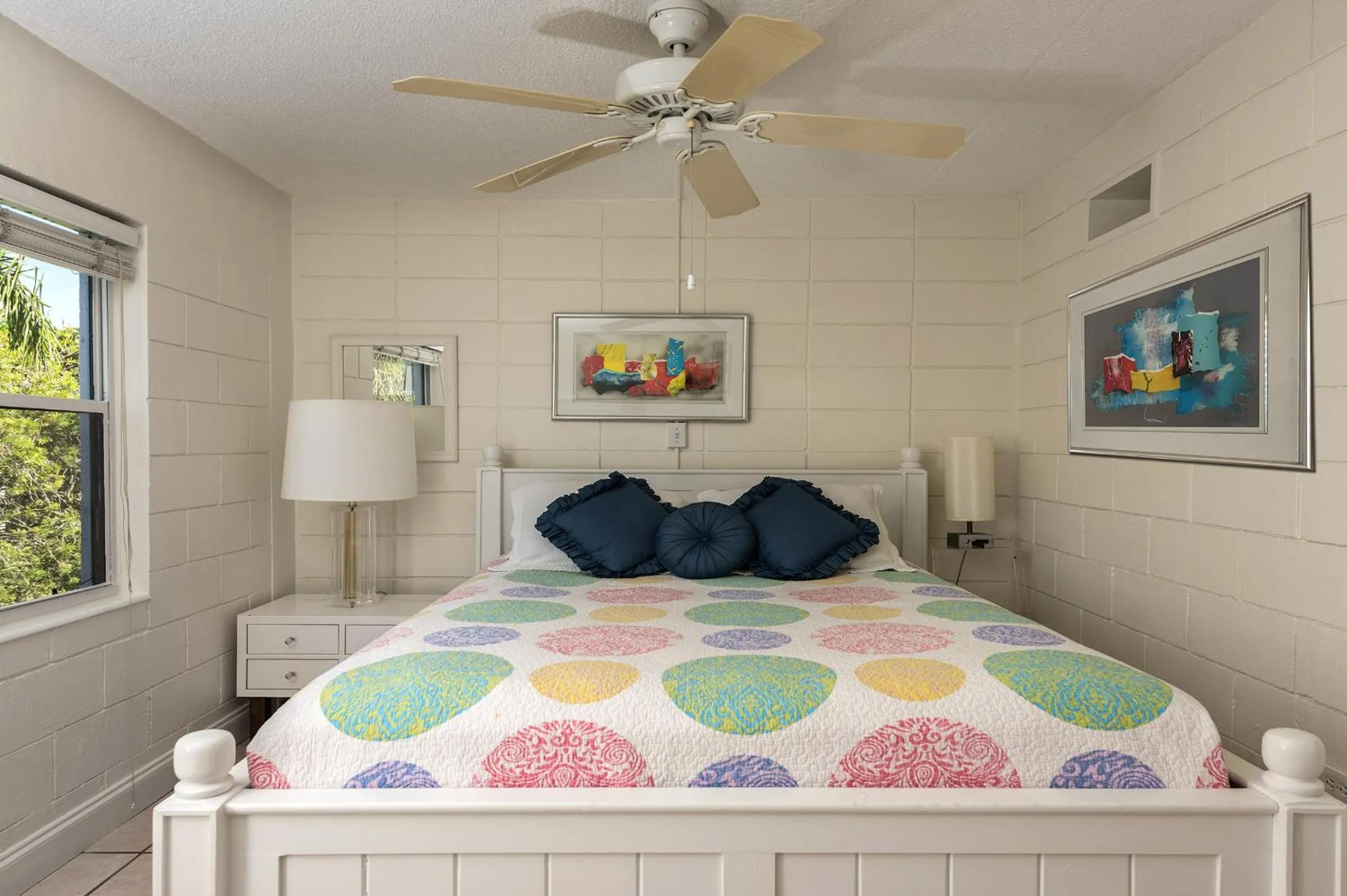 Bed in South Beach Place - Vero Beach