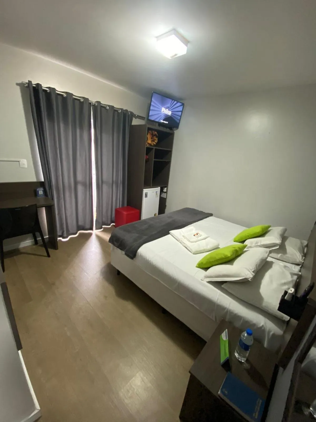 Photo of the whole room, Bed in Rezende Suítes