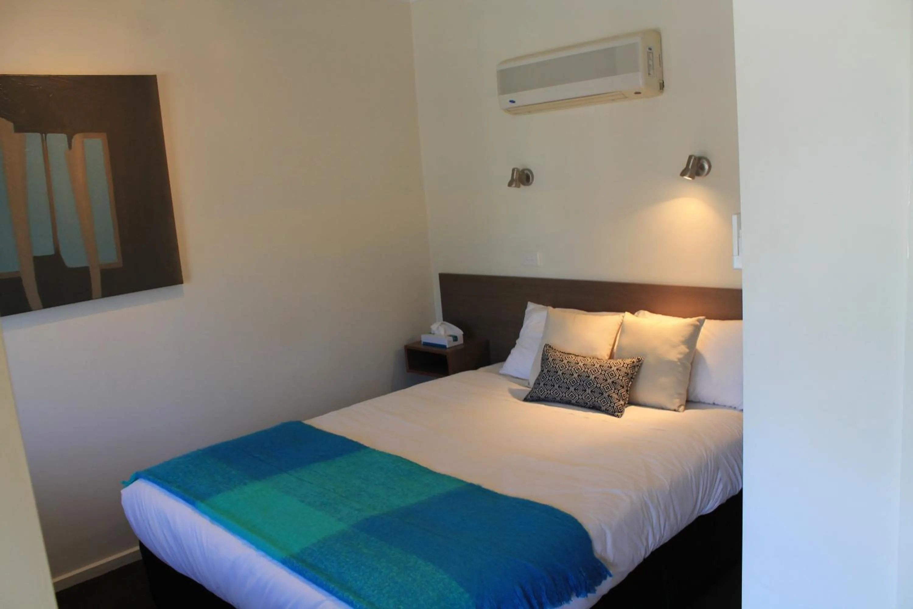 Bed in Chalambar Motel