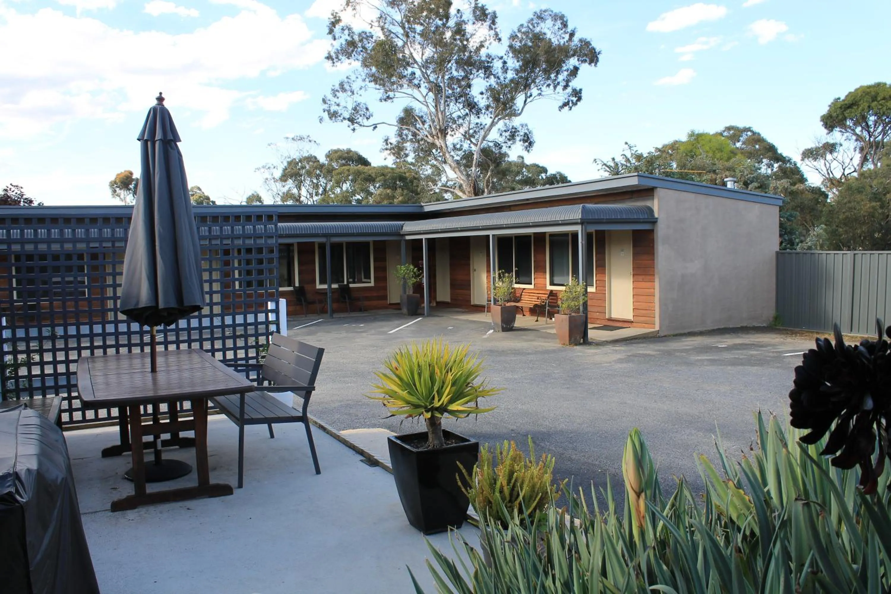 Balcony/Terrace in Chalambar Motel