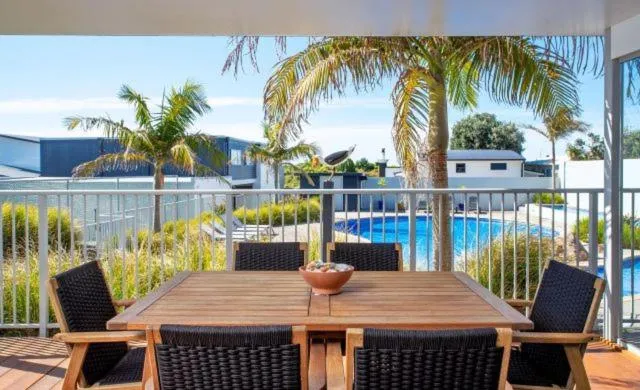 Apartment with Pool View  in Ohope Beach Resort