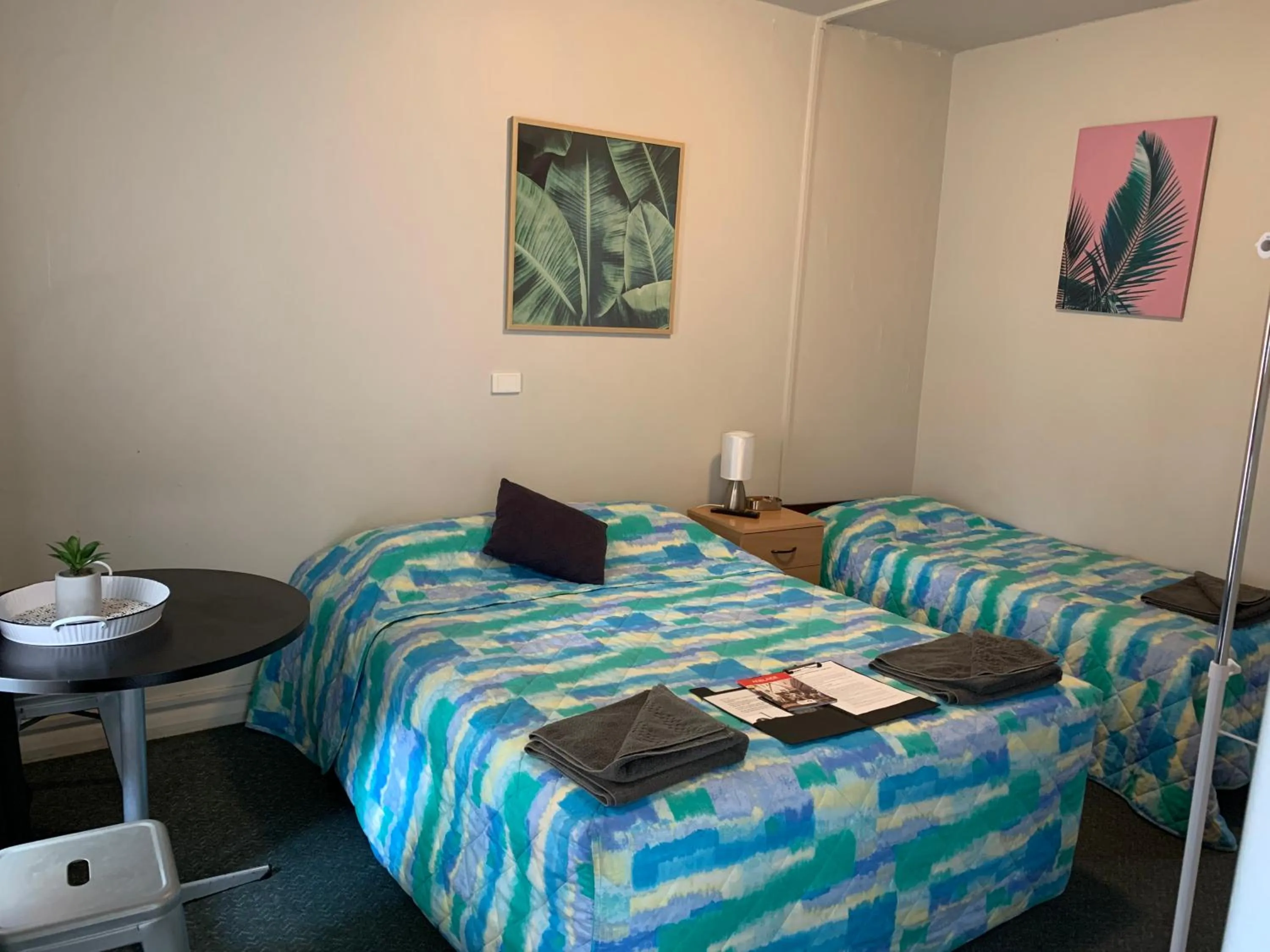 Photo of the whole room, Bed in Hello Adelaide Motel and Apartments