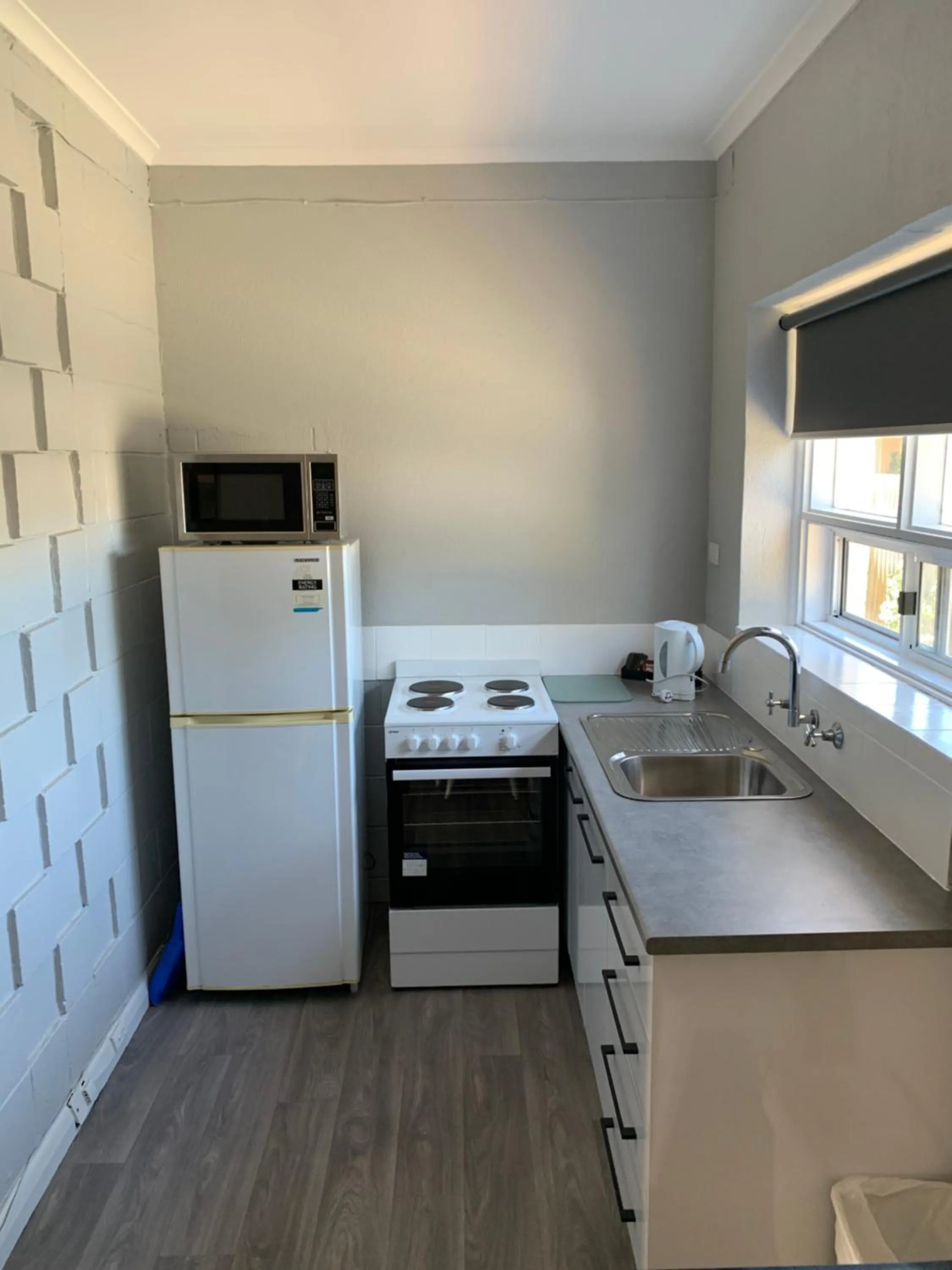 Kitchen or kitchenette in Hello Adelaide Motel and Apartments