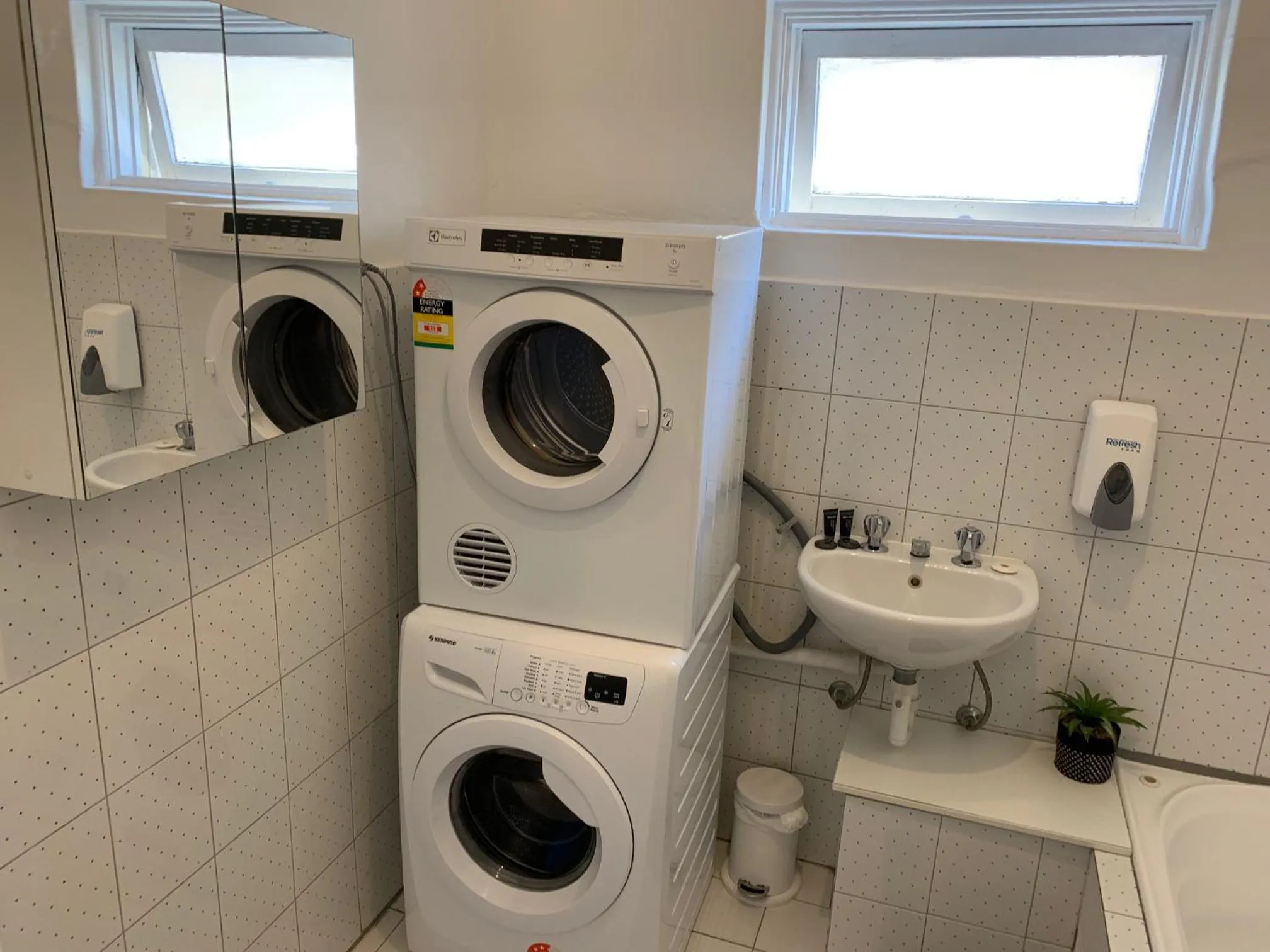 Bathroom in Hello Adelaide Motel and Apartments