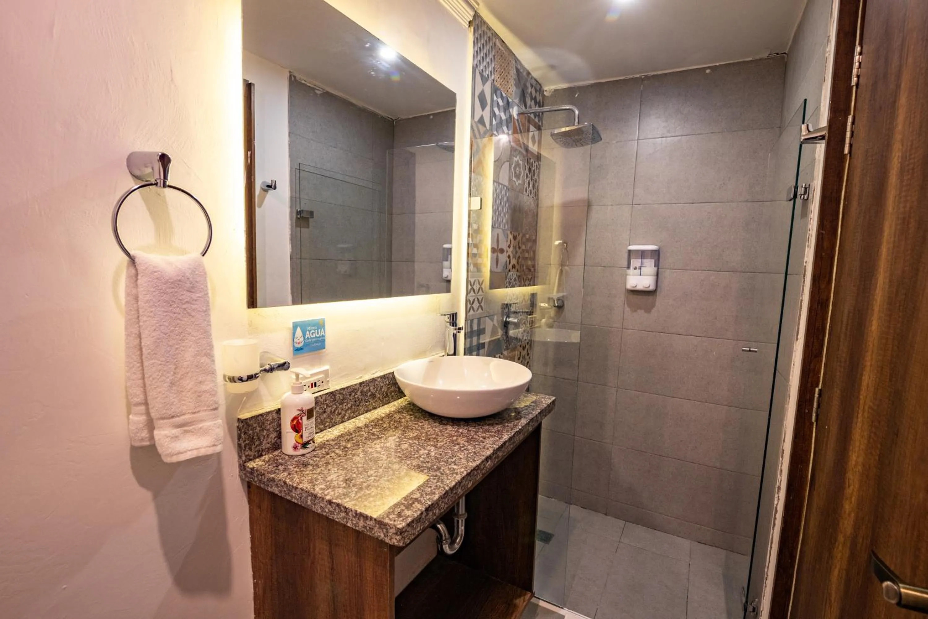 Bathroom in Hotel Amoek