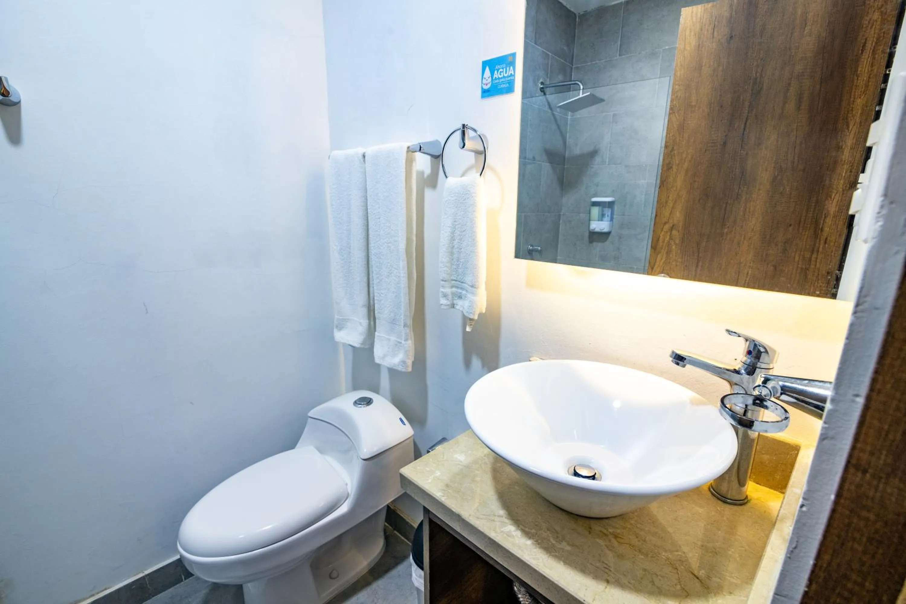 Bathroom in Hotel Amoek