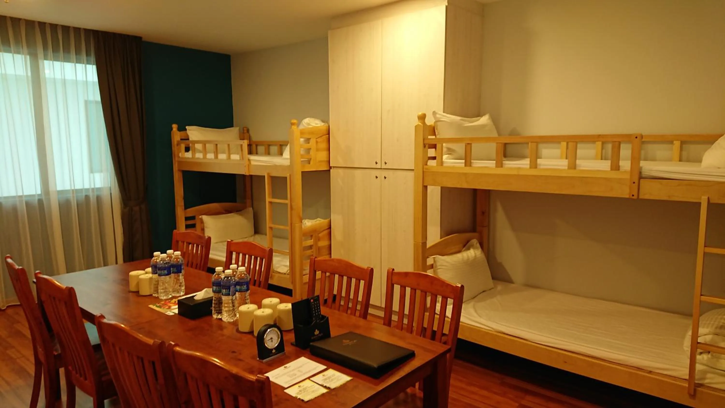 bunk bed, Bed in Austin Park Hotel