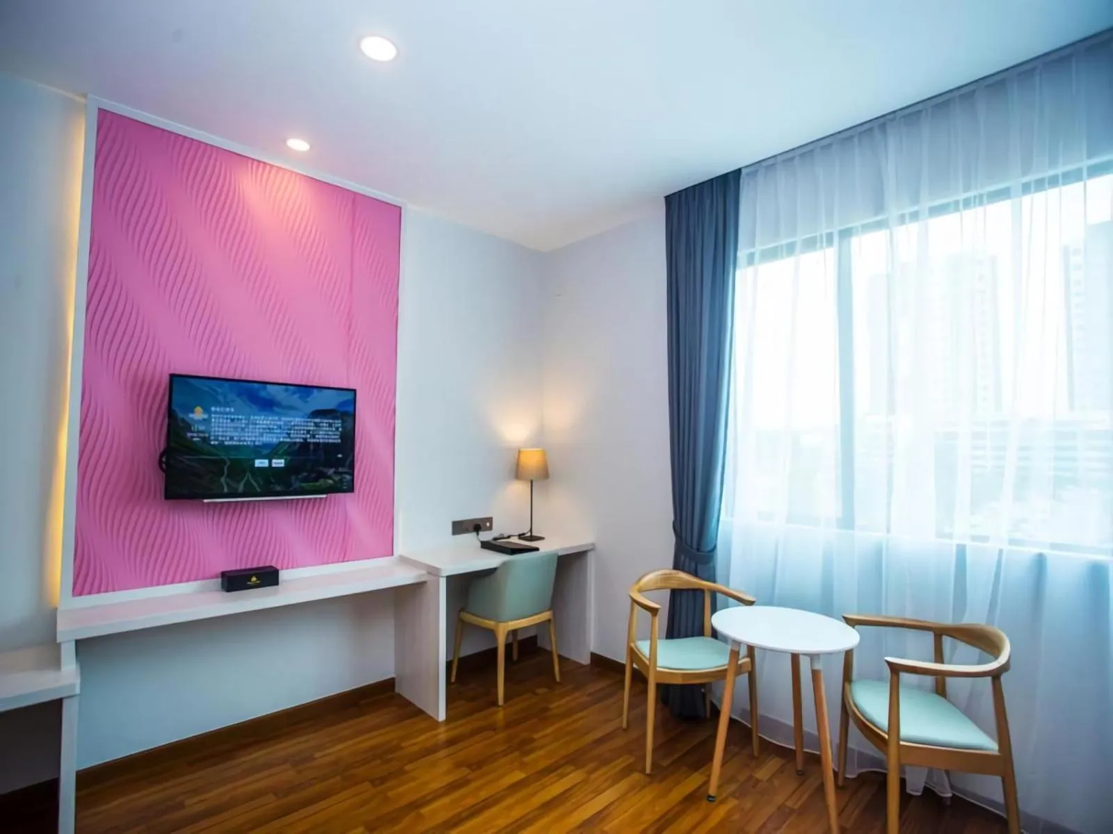 TV and multimedia in Austin Park Hotel