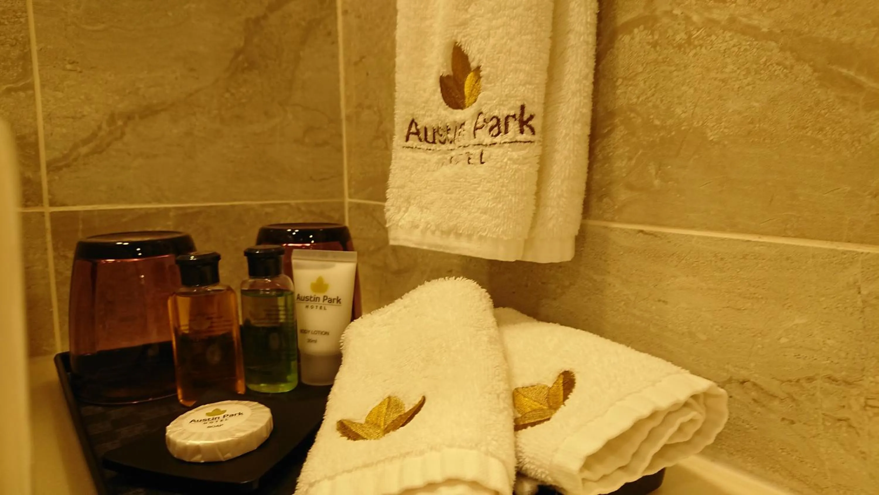 Bathroom in Austin Park Hotel