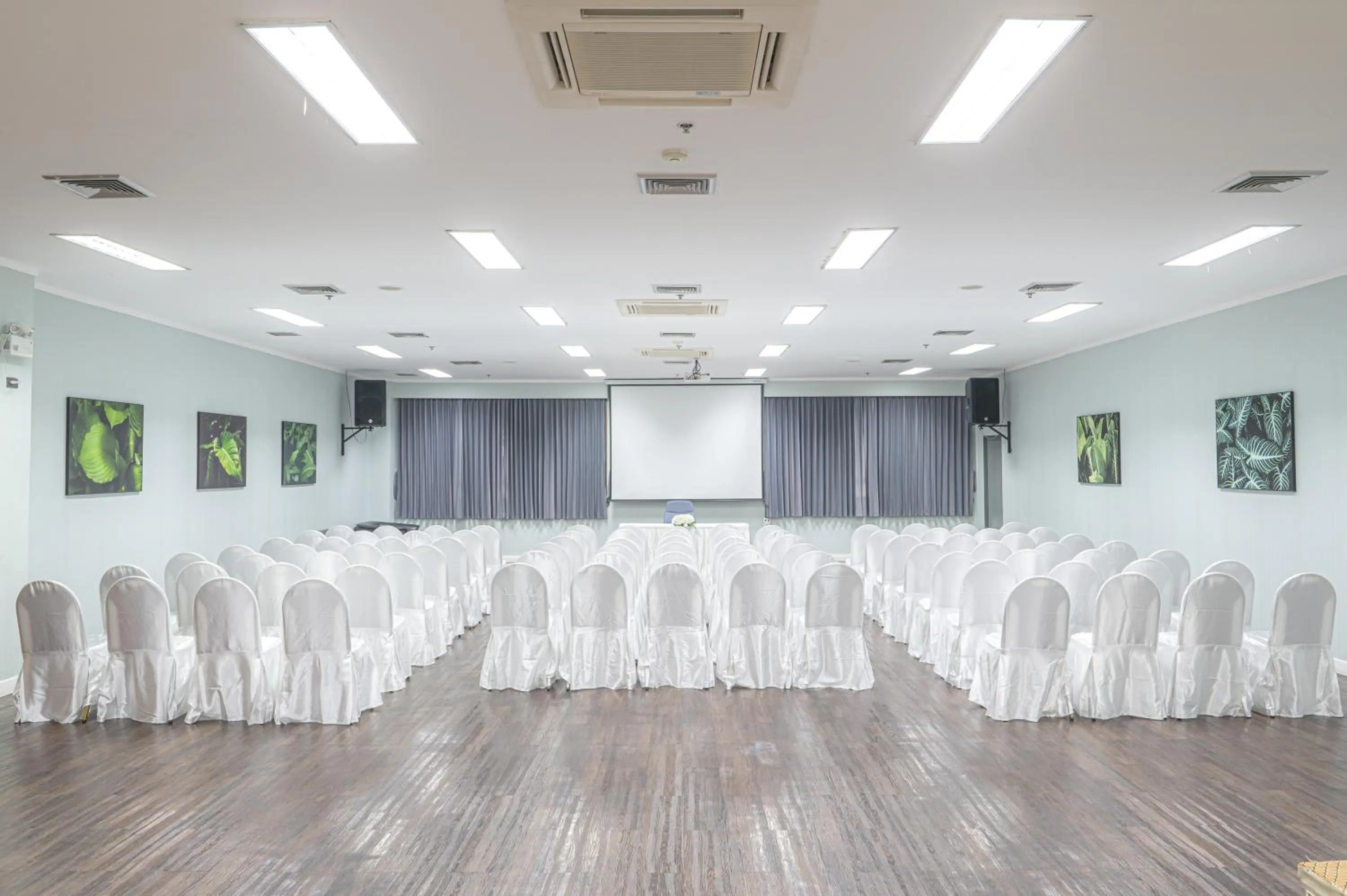 Meeting/conference room in Eco Hotel by Thammasat