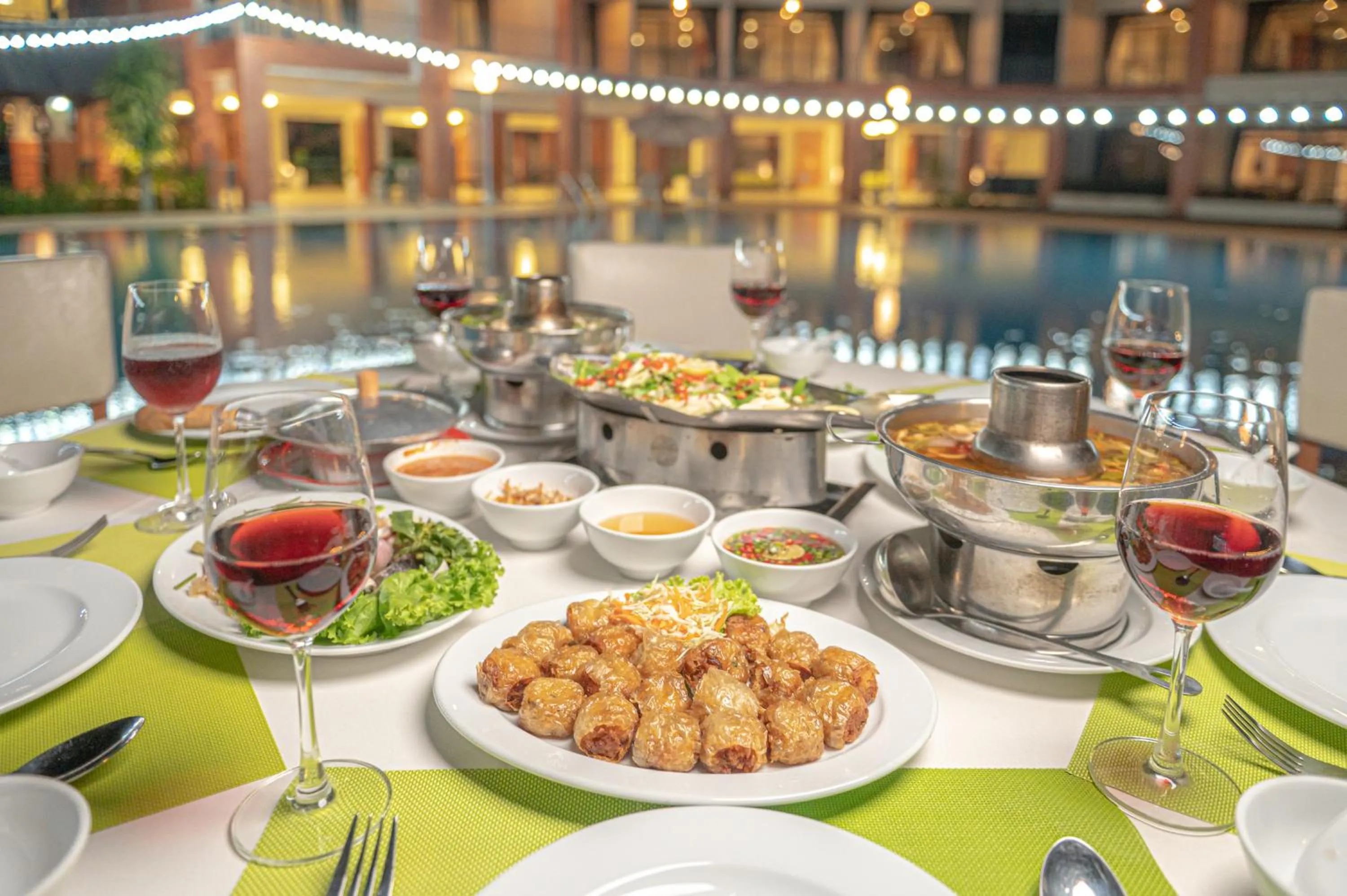 Food and drinks in Eco Hotel by Thammasat