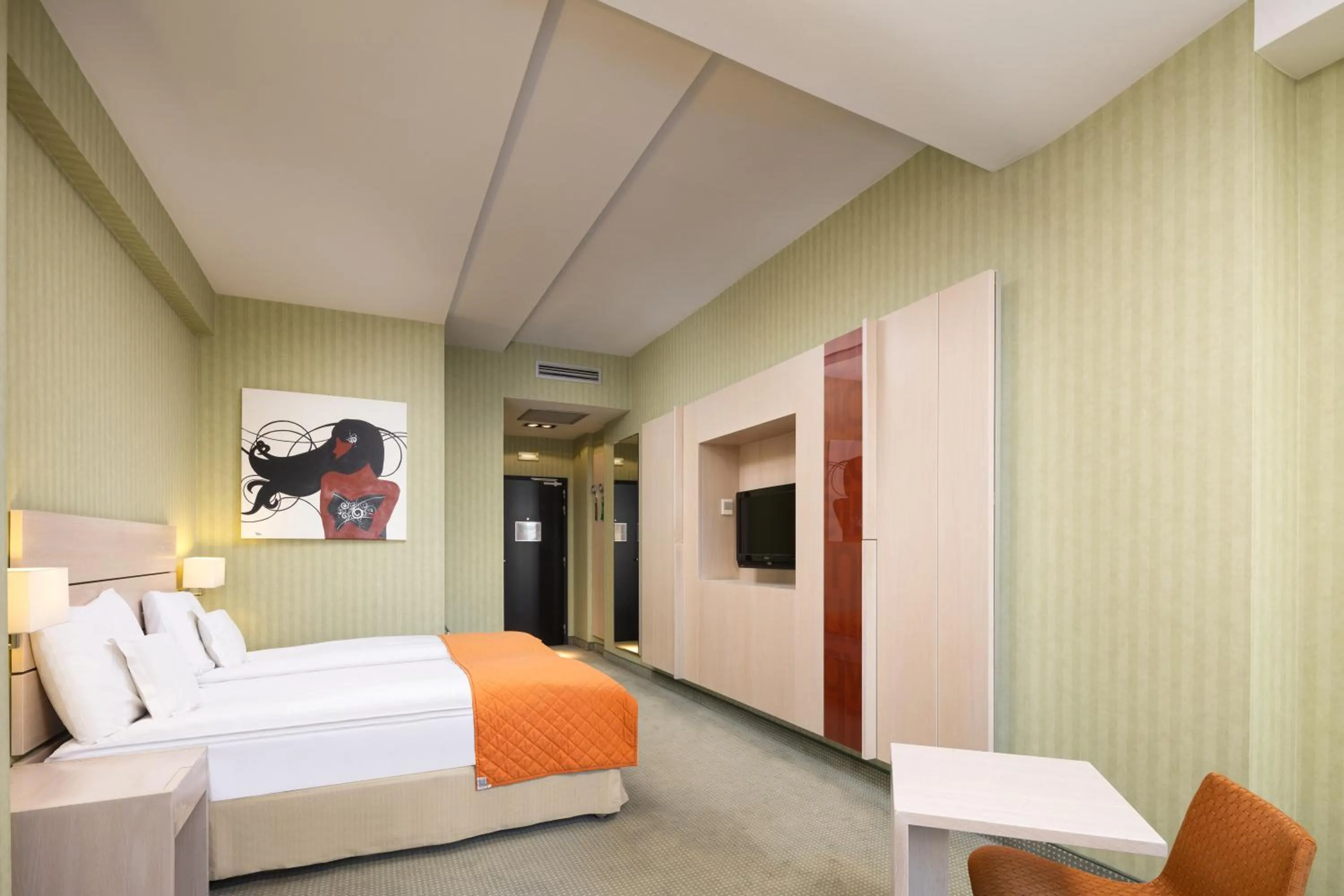 Bedroom, Bed in Hotel Golden Tulip Ana Tower Sibiu