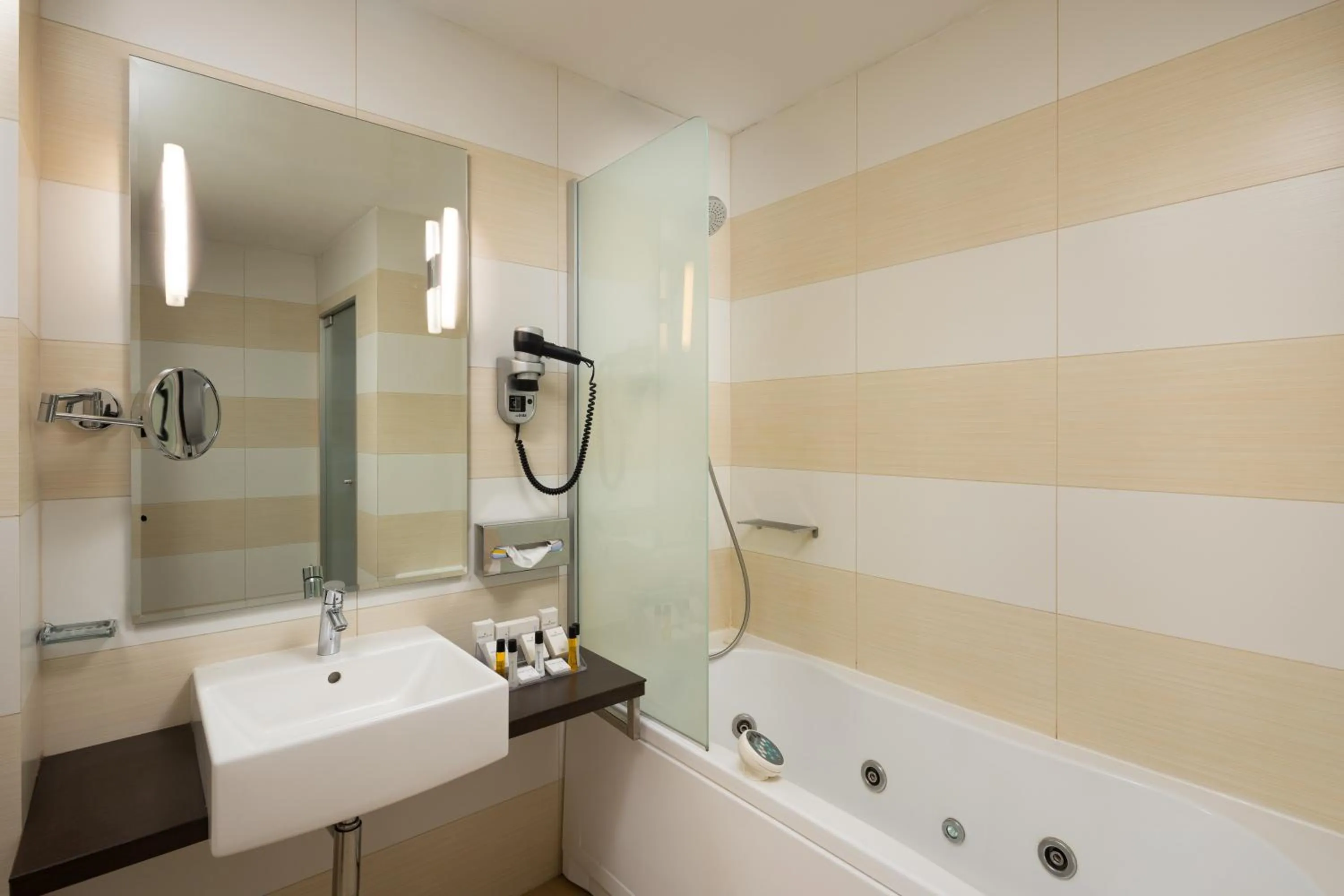 Bathroom in Hotel Golden Tulip Ana Tower Sibiu