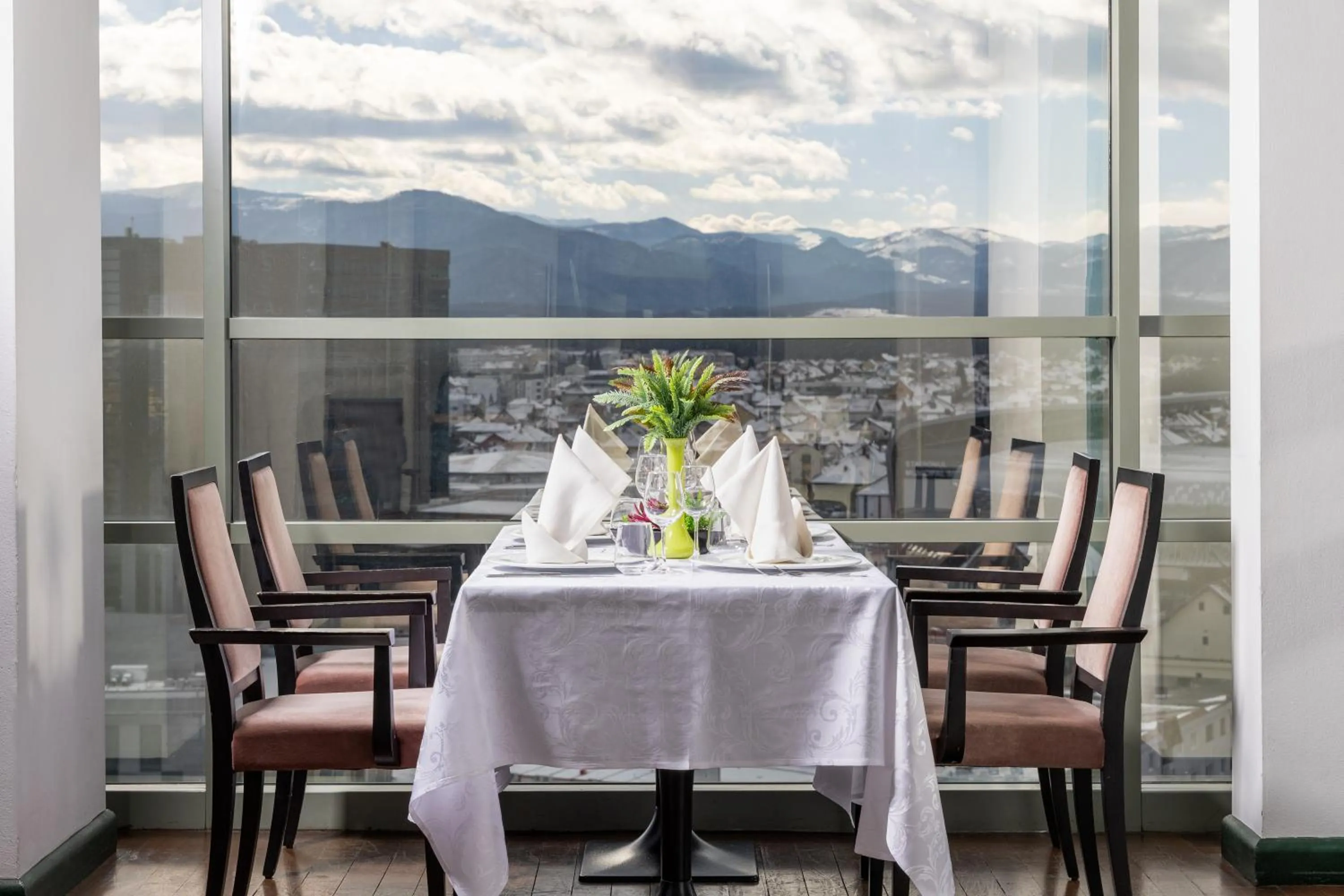 Restaurant/places to eat in Hotel Golden Tulip Ana Tower Sibiu