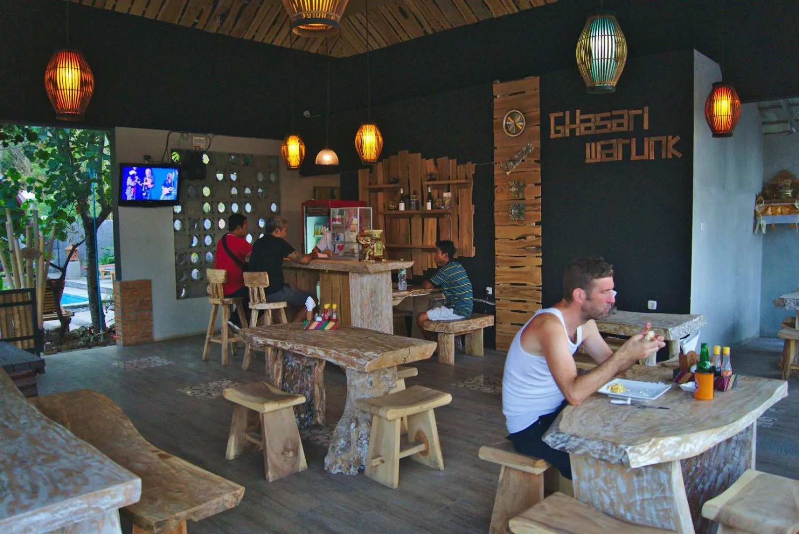 Restaurant/places to eat in GHamed Sari