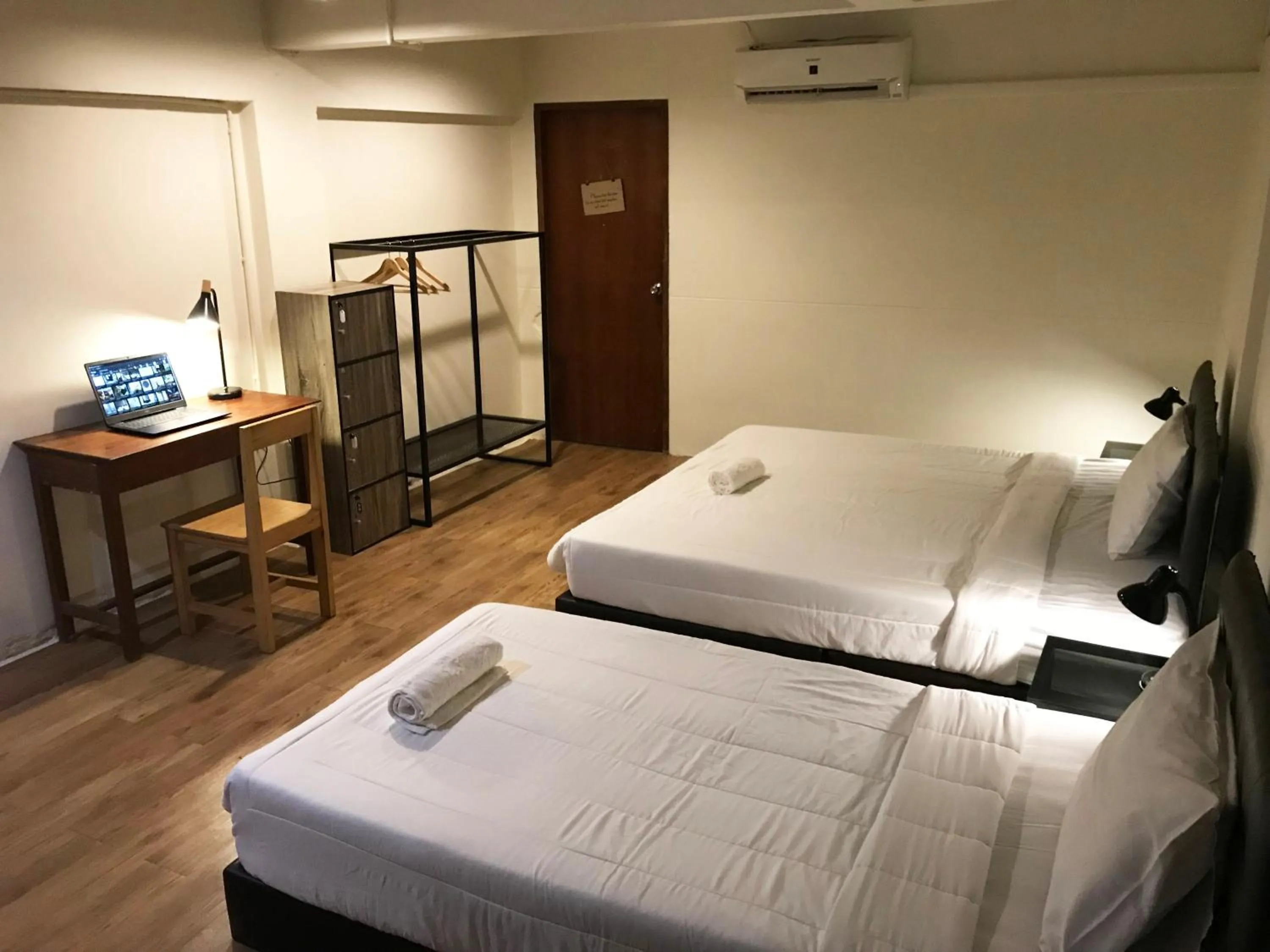 Bed in Boundary Hostel and Cafe