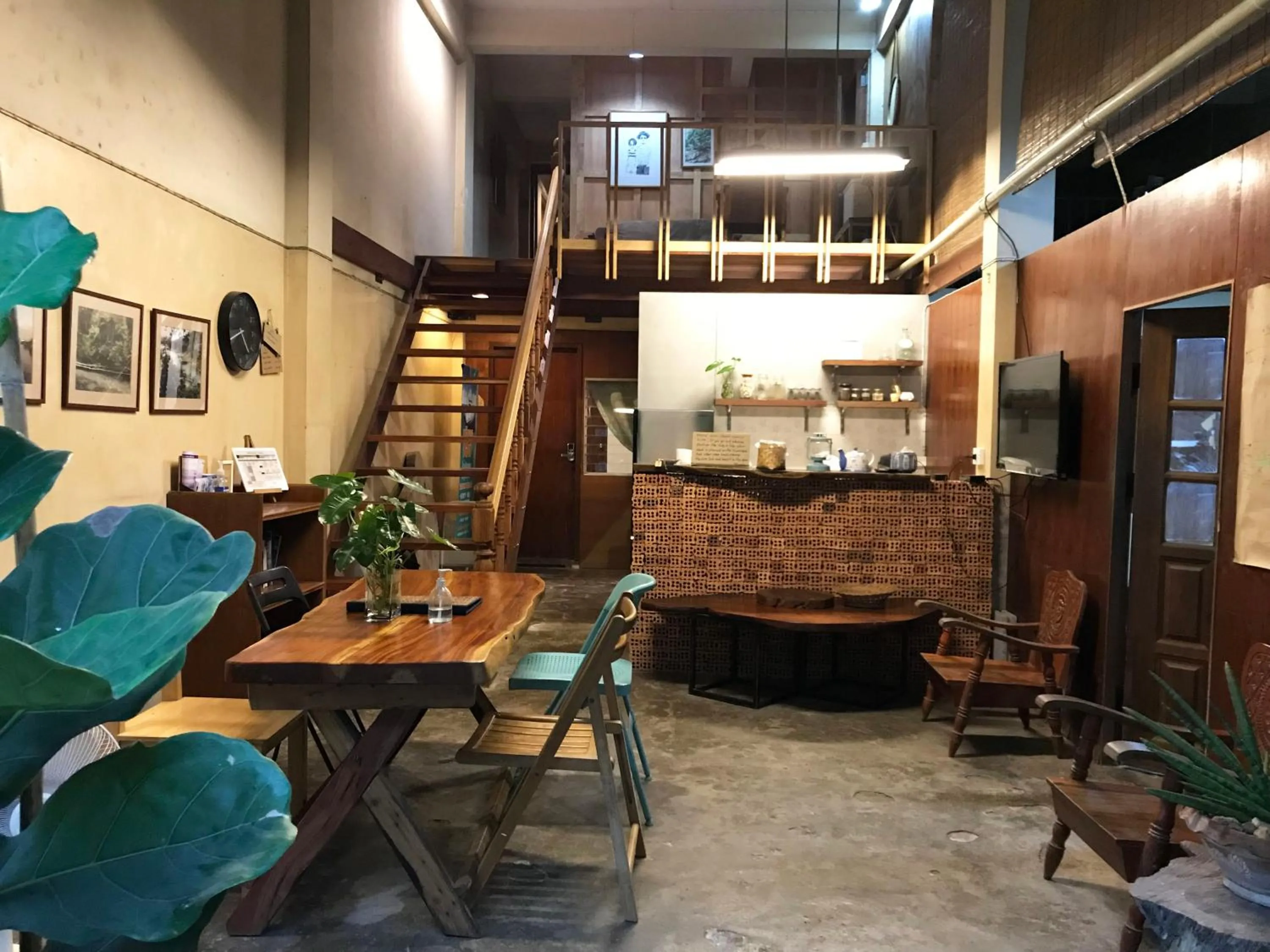 Boundary Hostel and Cafe