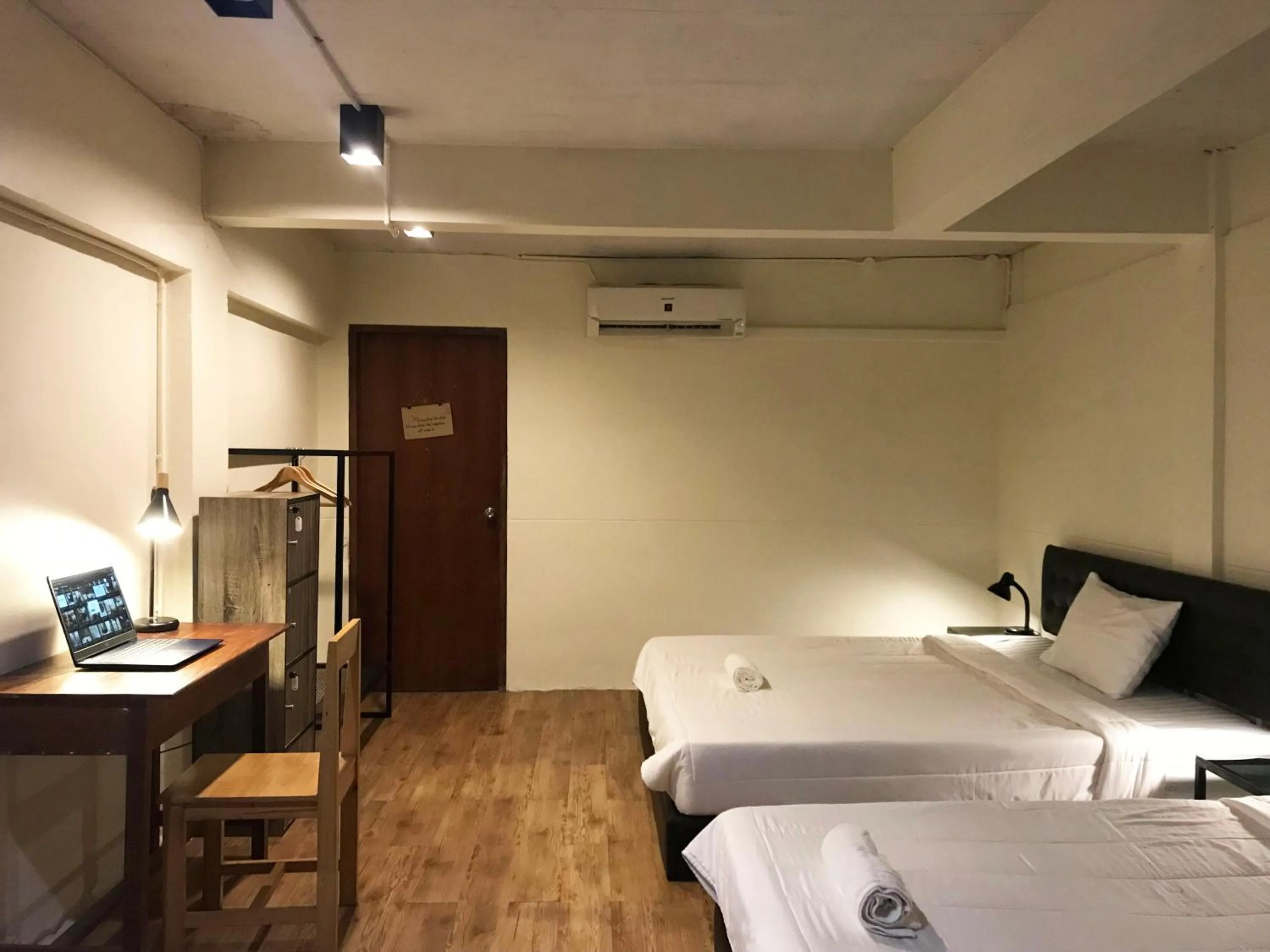 Bed in Boundary Hostel and Cafe