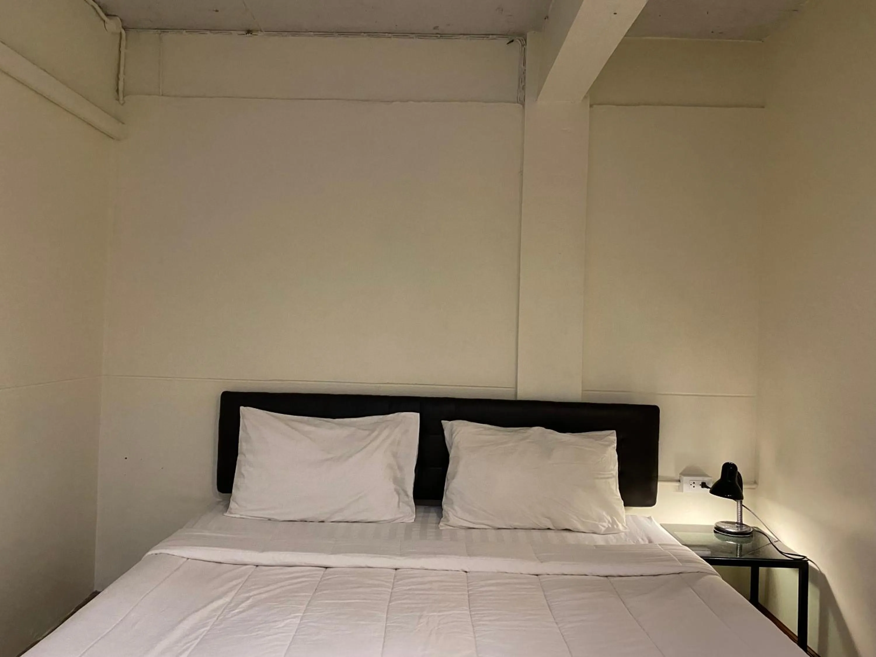 Bed in Boundary Hostel and Cafe