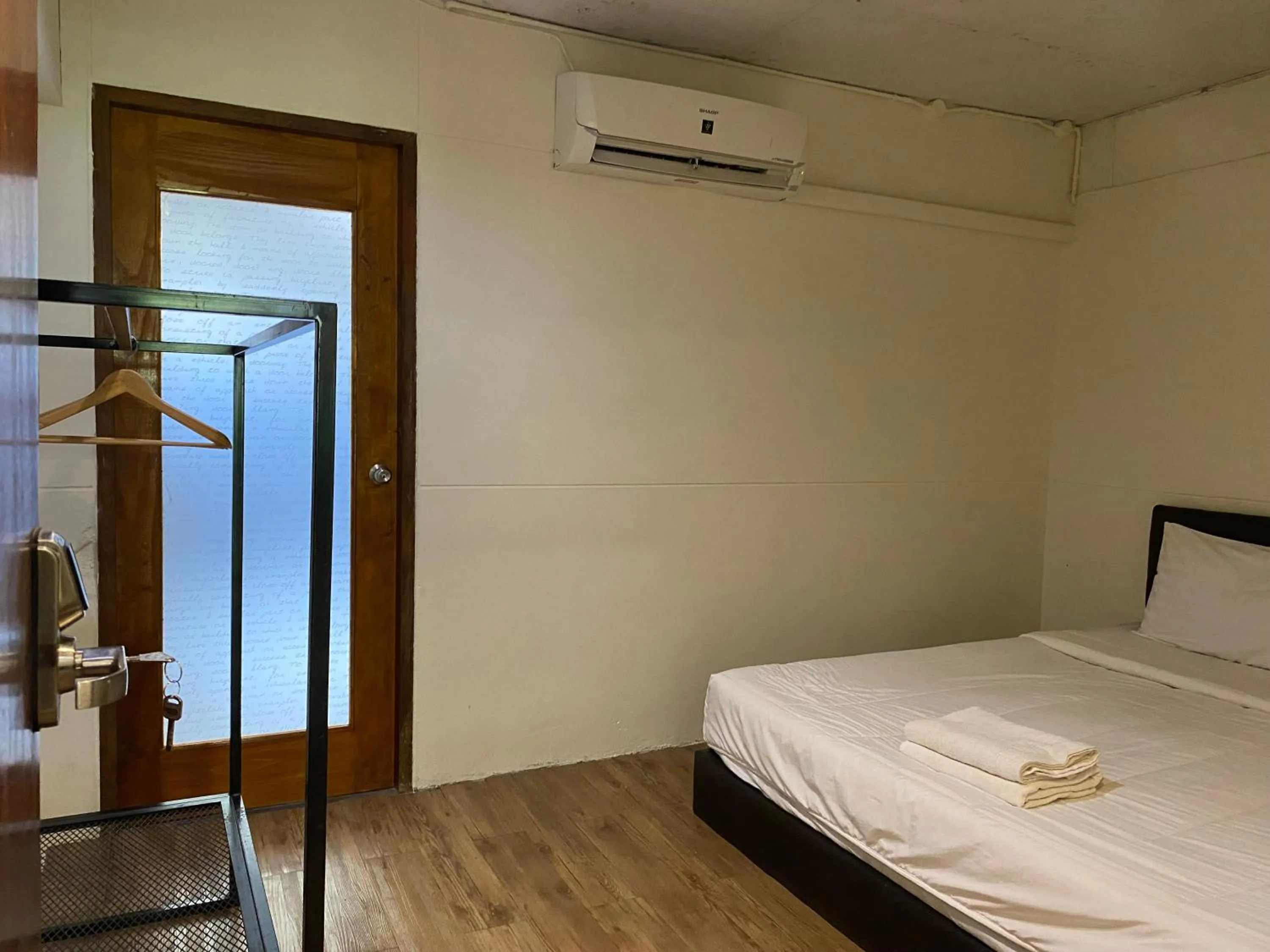 Bed in Boundary Hostel and Cafe