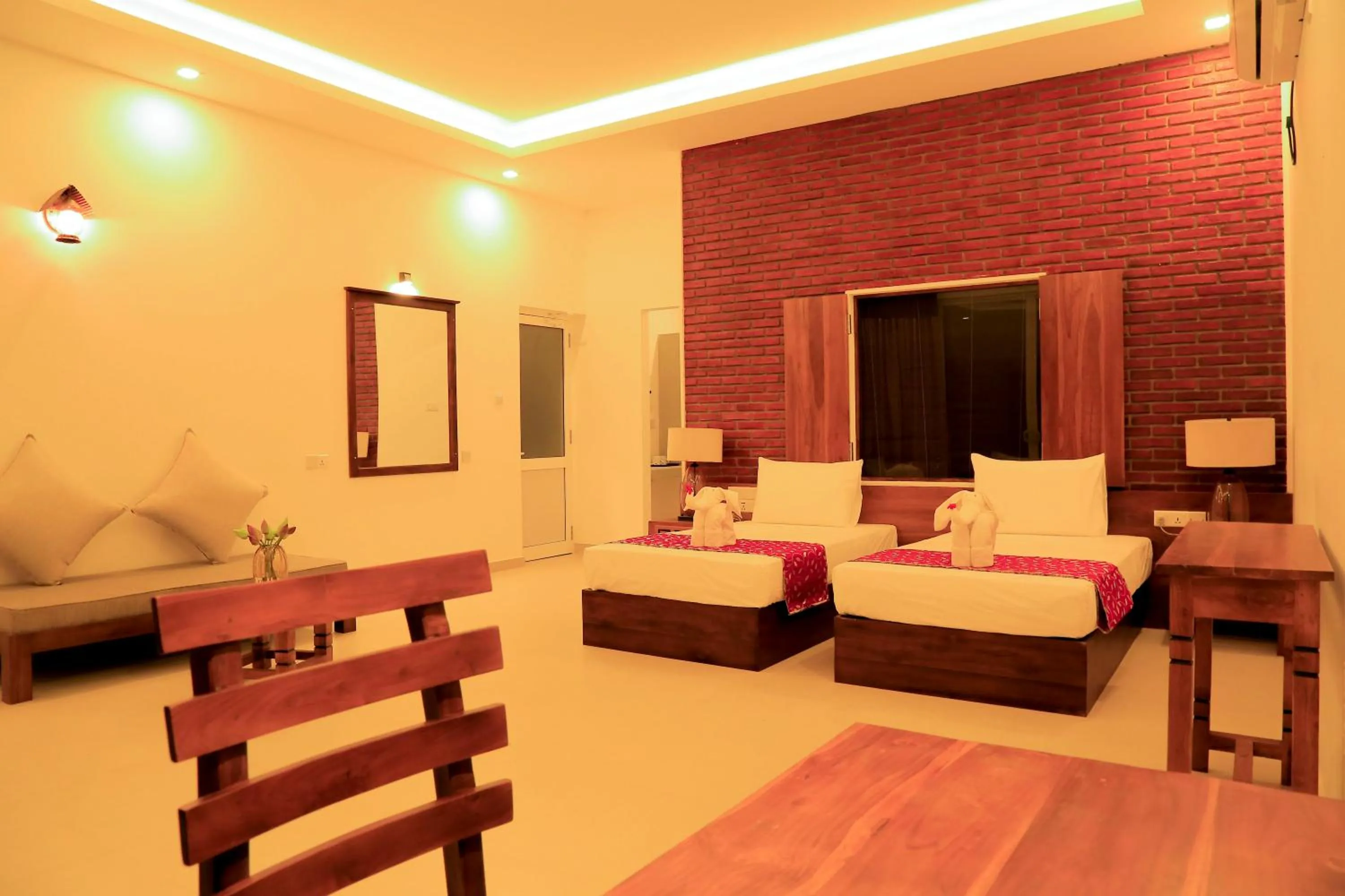 Twin Room with Lake View in Tara Watergate