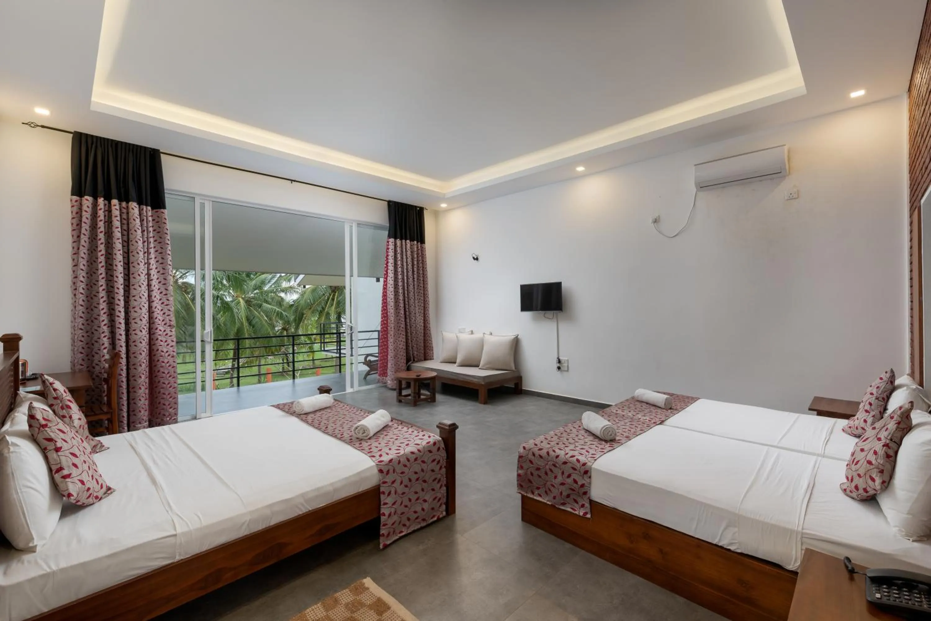 Family Room with Lake View in Tara Watergate