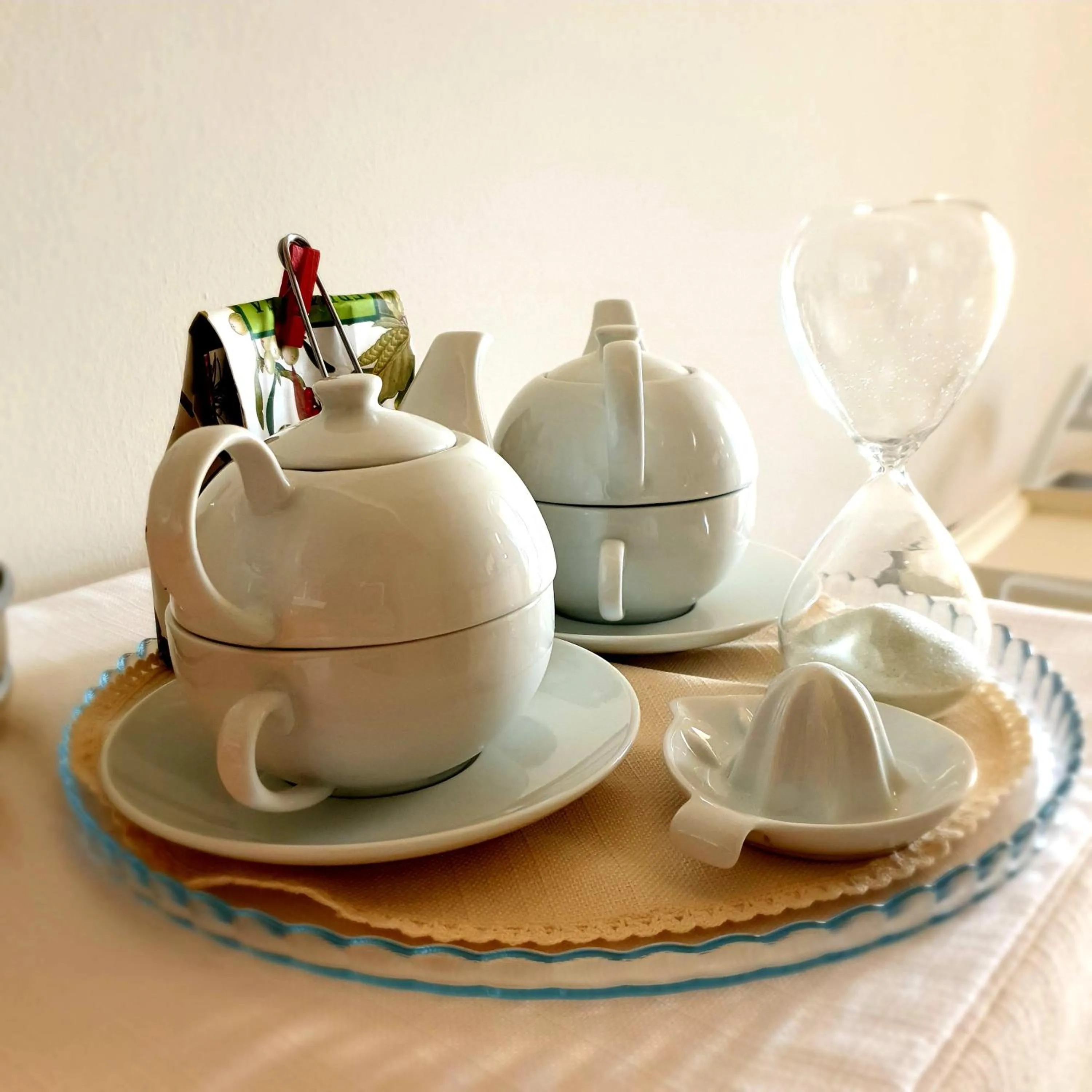 Coffee/tea facilities in Sea Suites