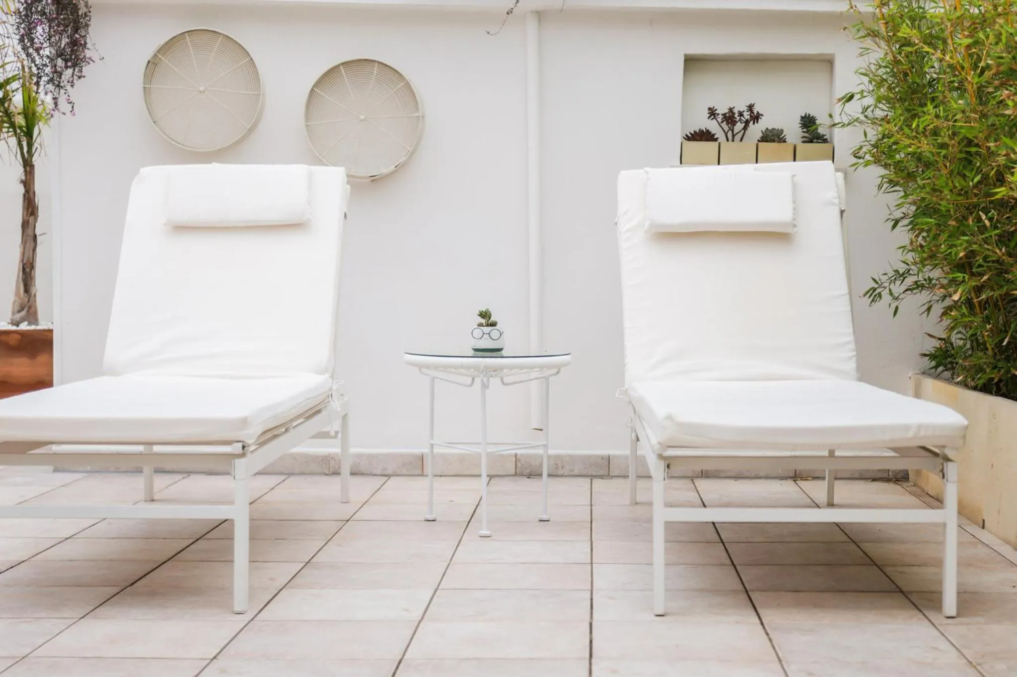 sunbed in Sea Suites