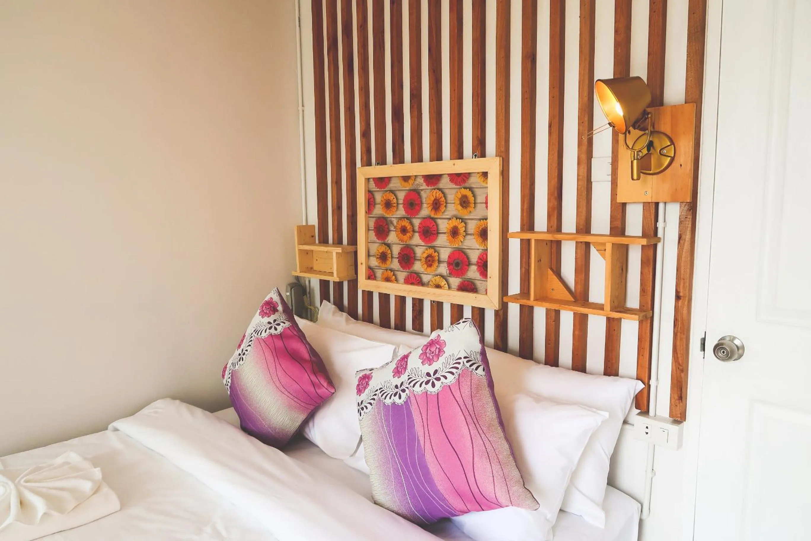 Bed in Baan URT Suratthani Airport Hotel