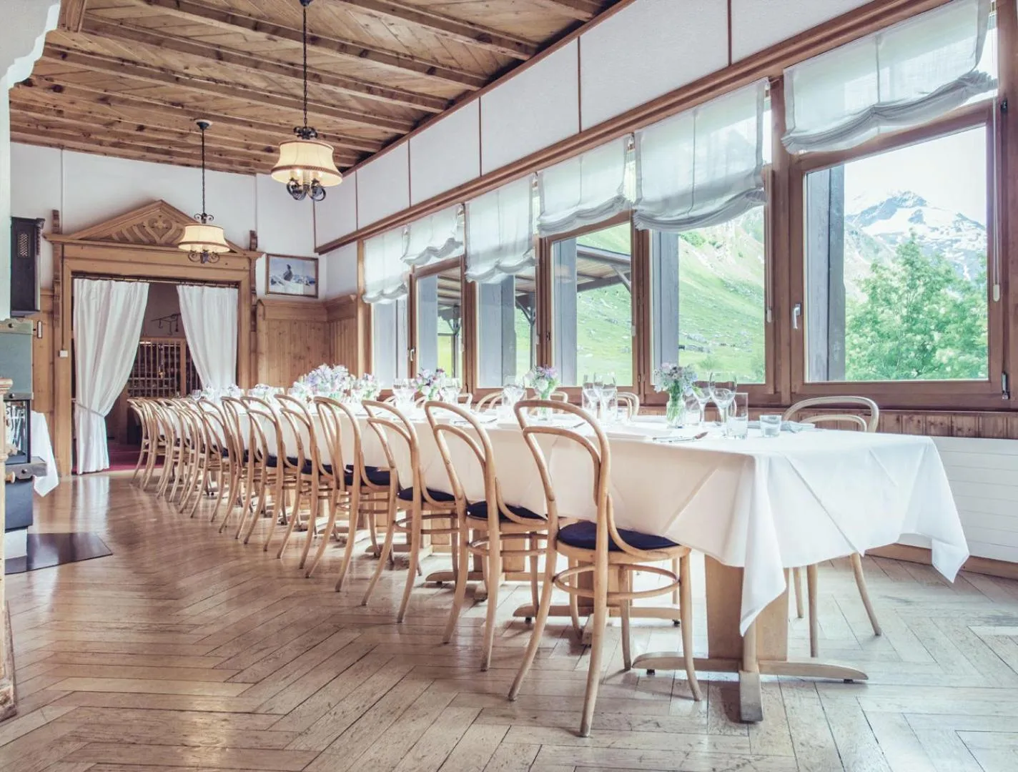 Restaurant/places to eat in Hotel Fex