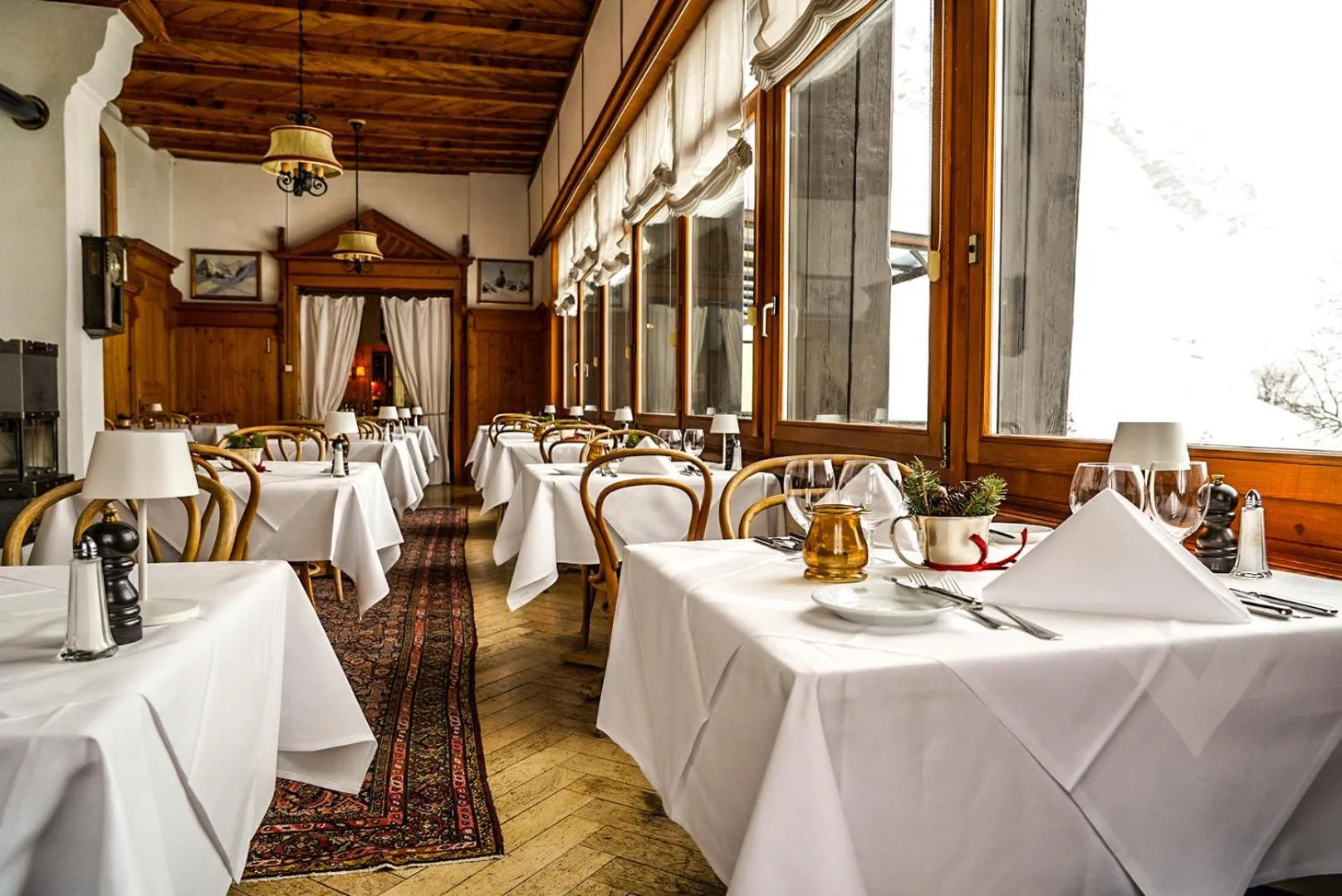 Restaurant/places to eat in Hotel Fex