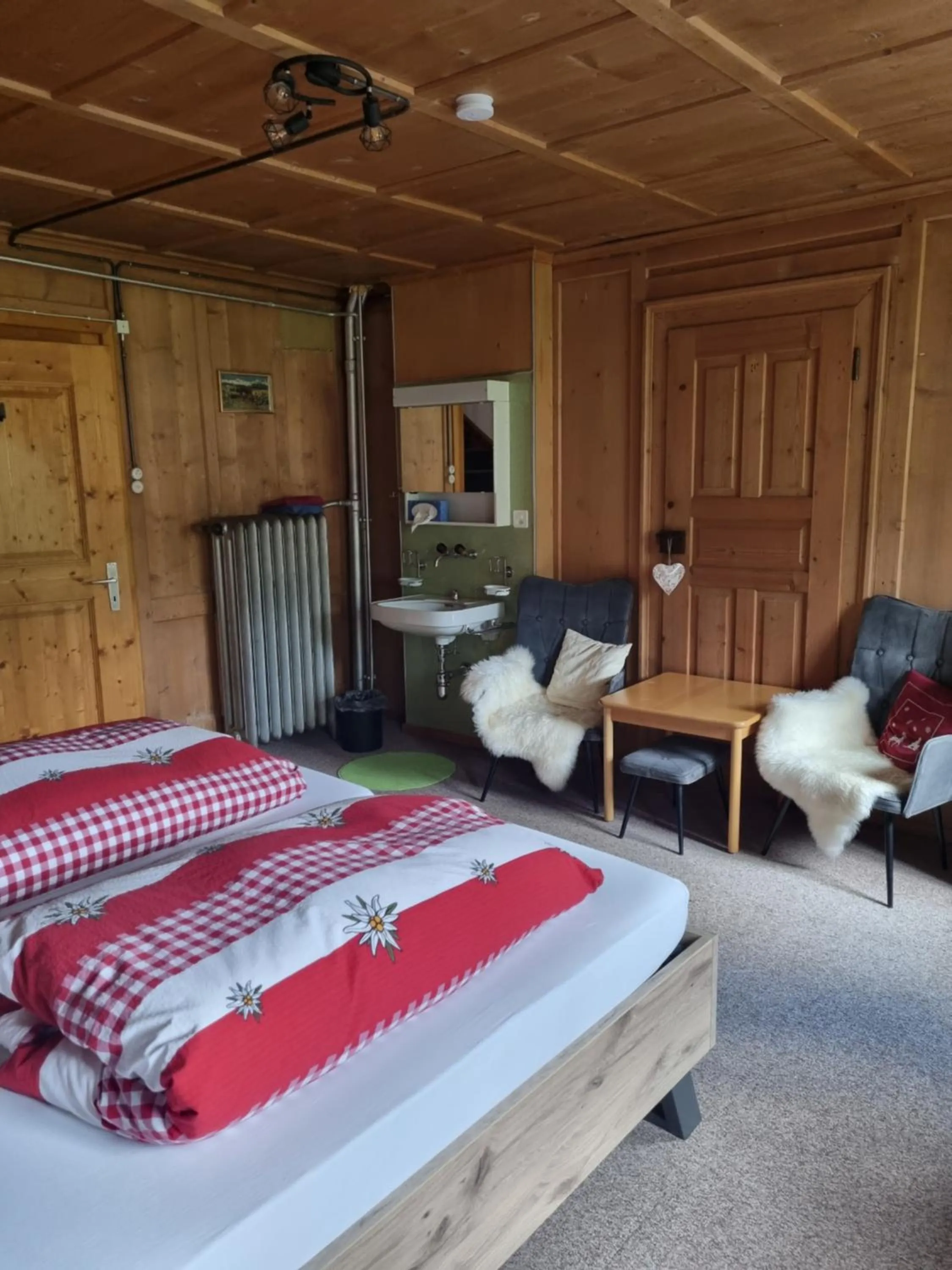 Seating area, Bed in Zur Stilli Davos Dorf