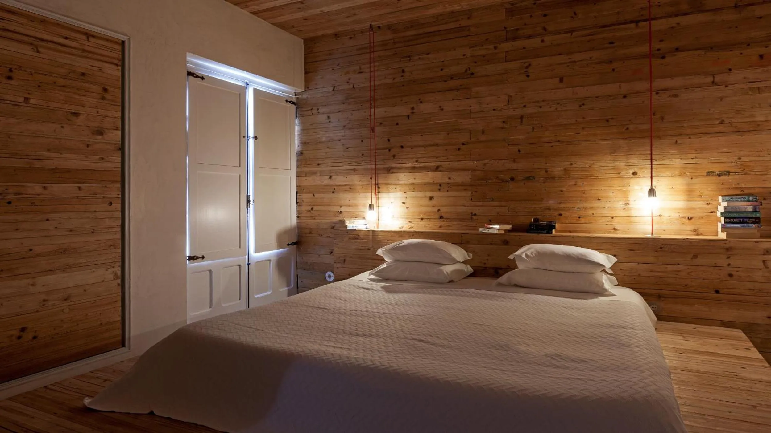 Bed in The Literary Man Obidos Hotel