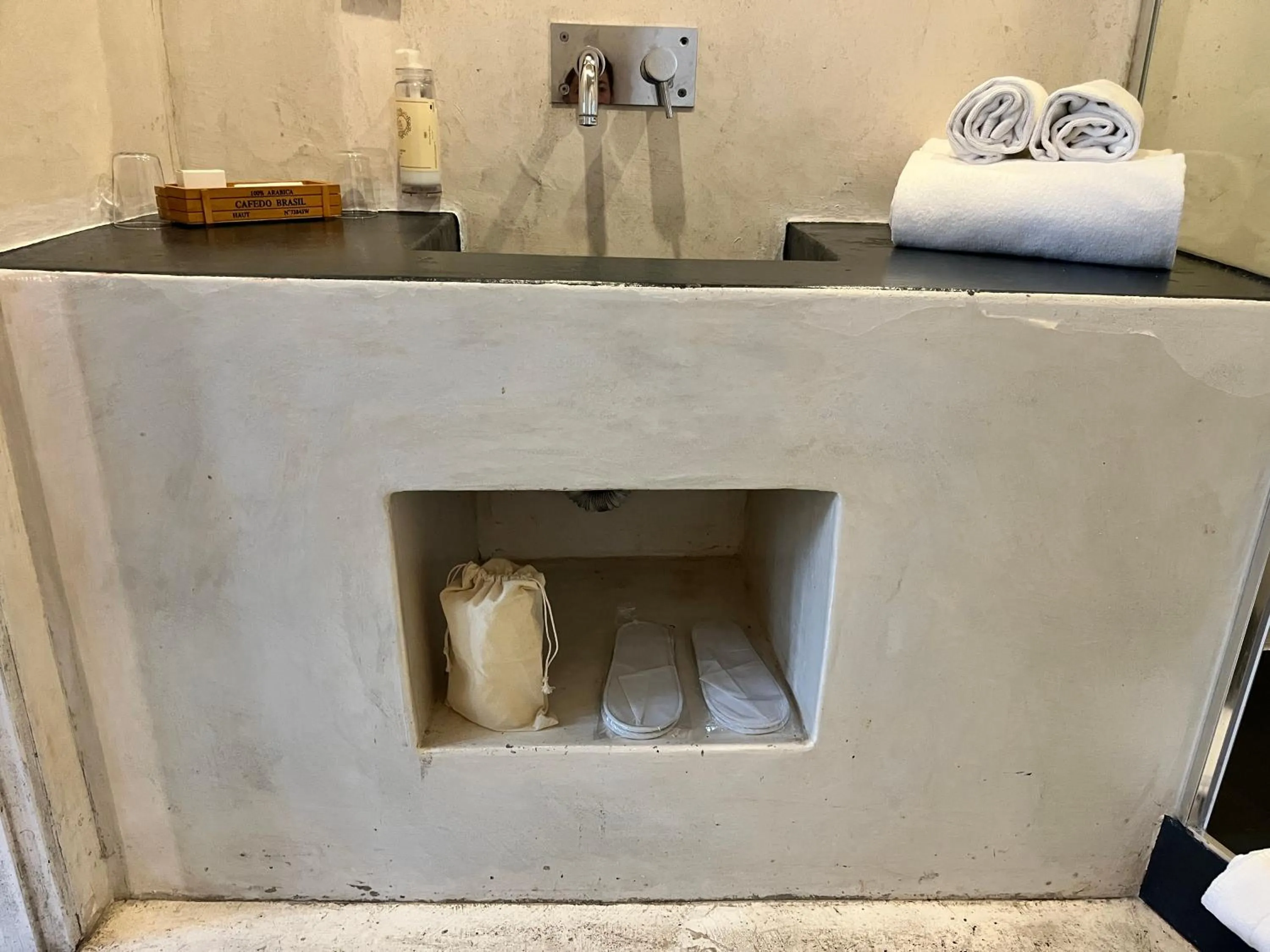 Toilet in The Literary Man Obidos Hotel