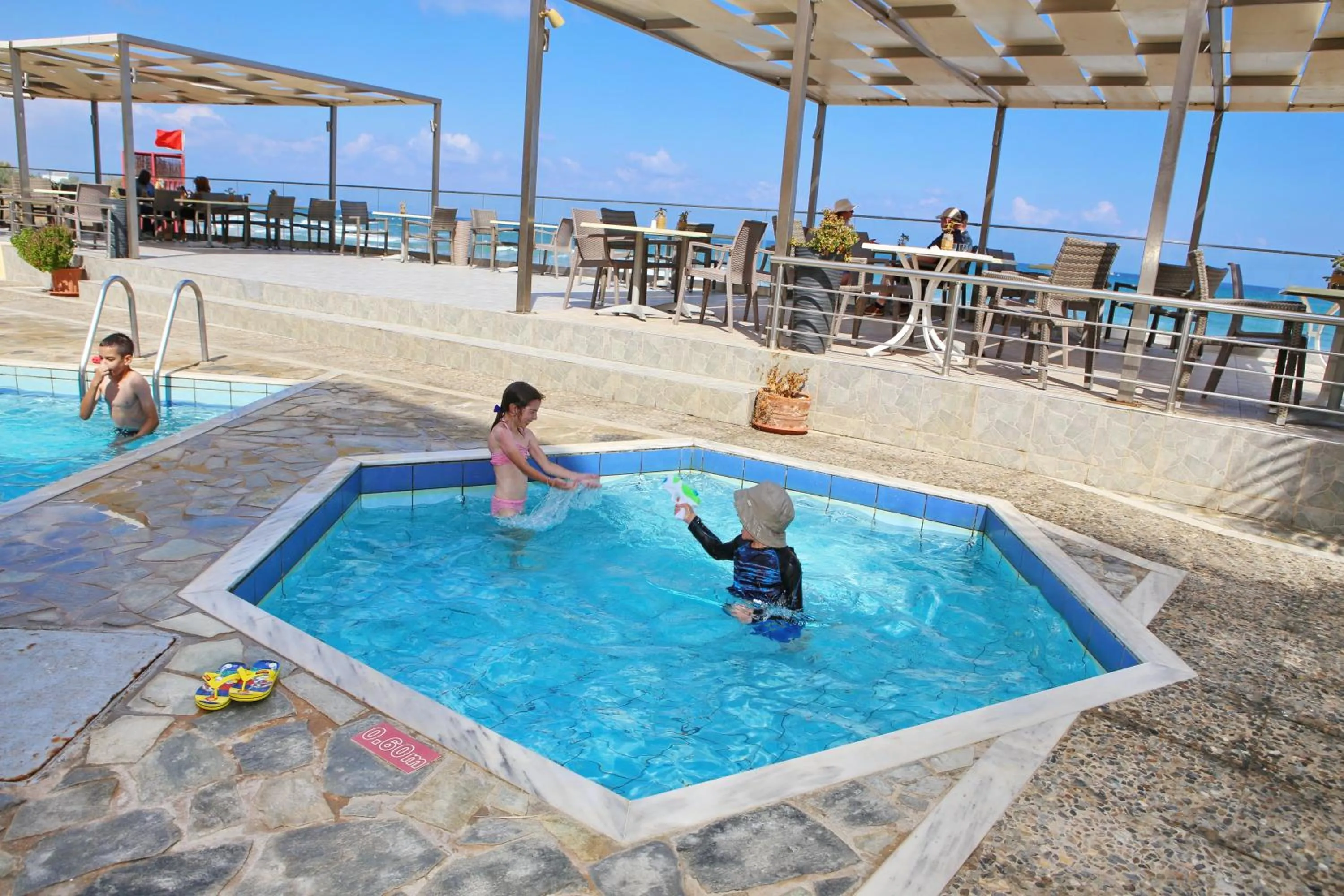 Swimming pool in Dedalos Beach Hotel