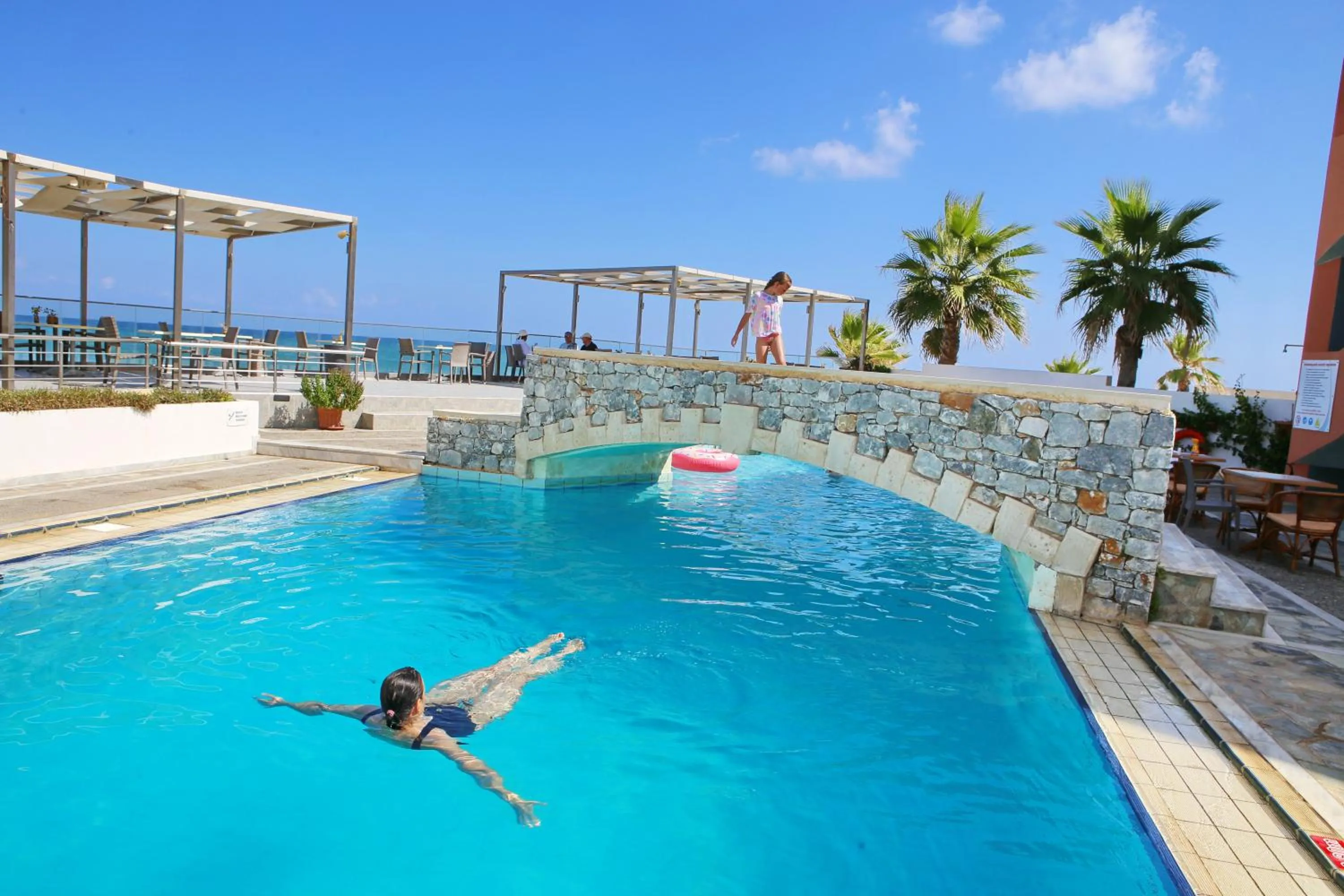 Swimming pool in Dedalos Beach Hotel