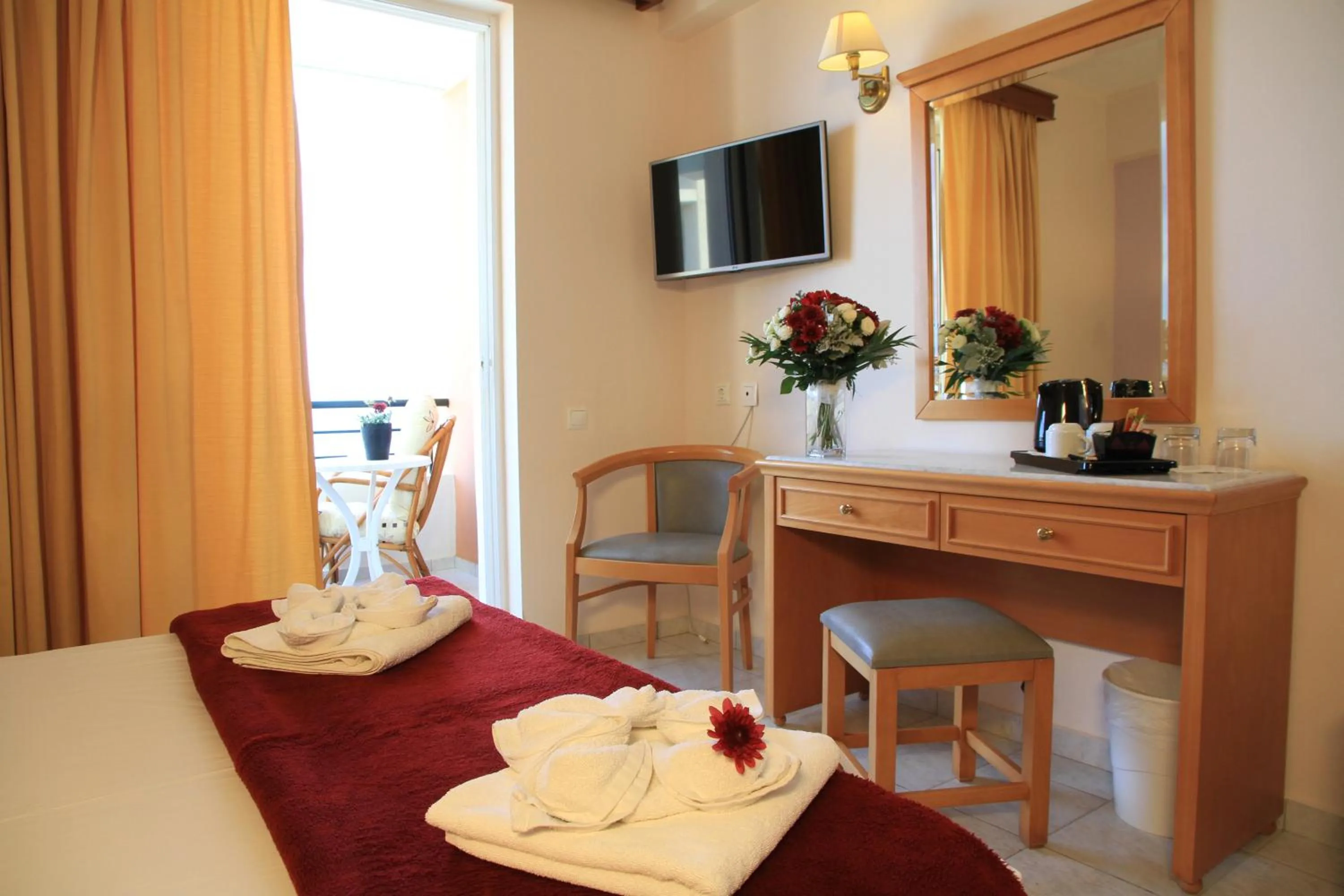 TV and multimedia in Dedalos Beach Hotel