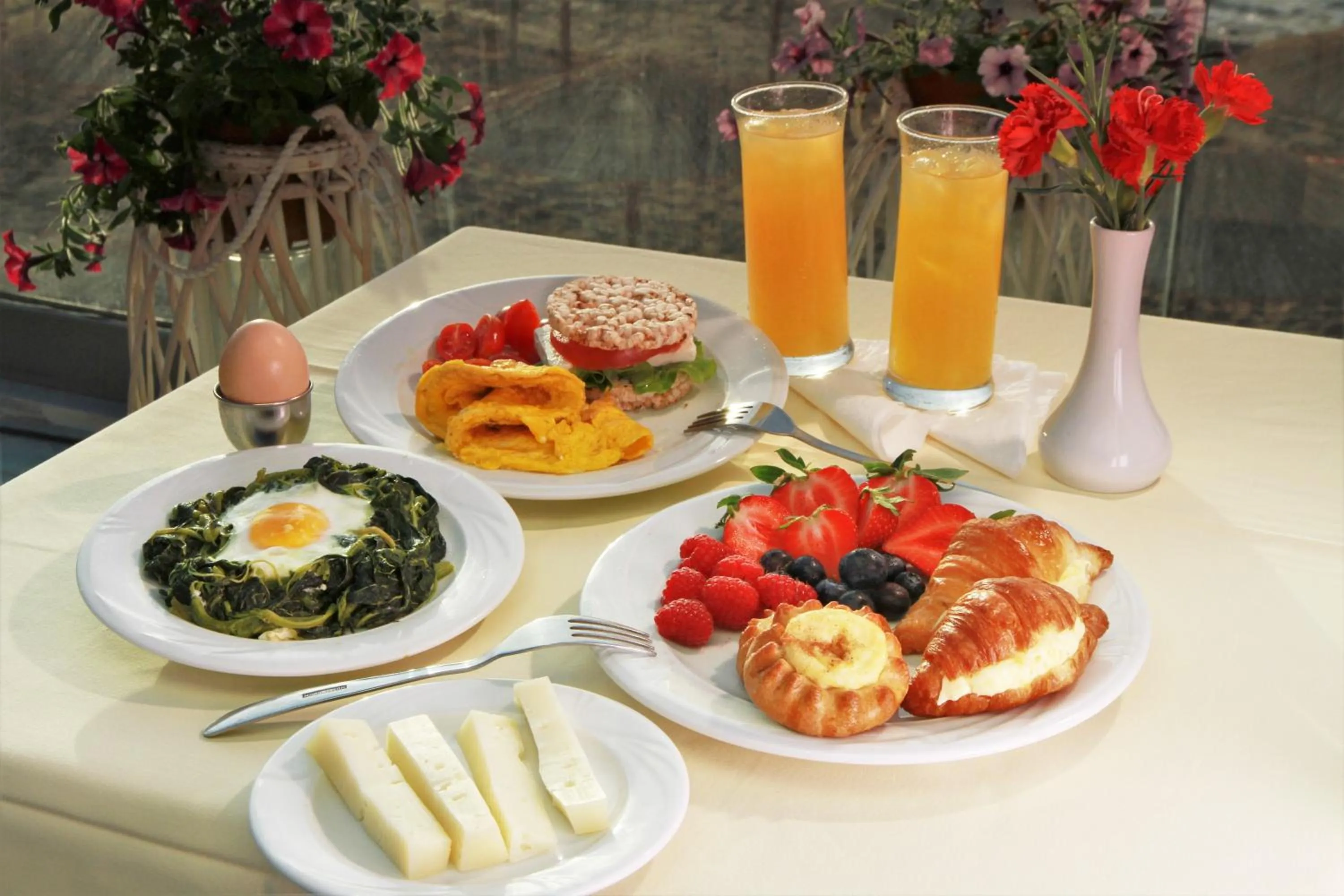 Food and drinks in Dedalos Beach Hotel