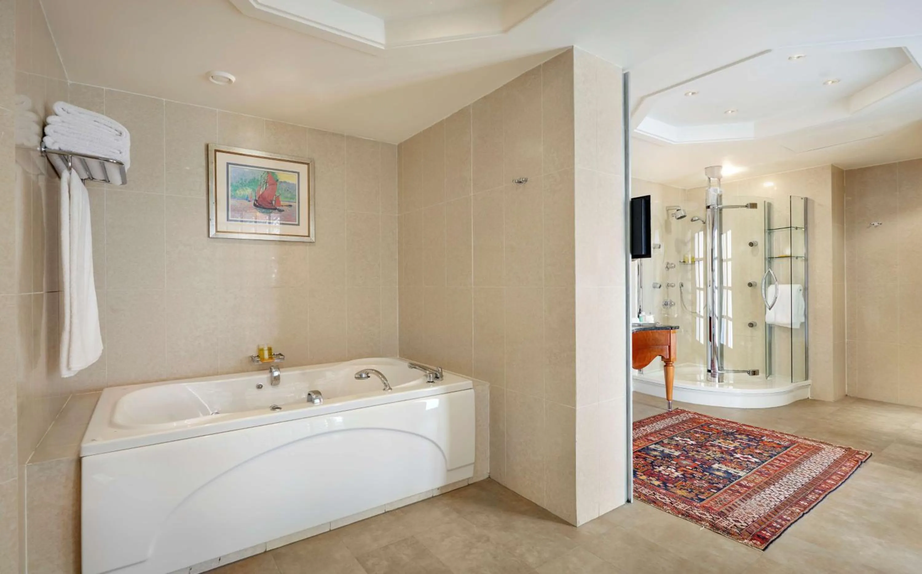 Bathroom, Bed in Hyatt Regency Baku