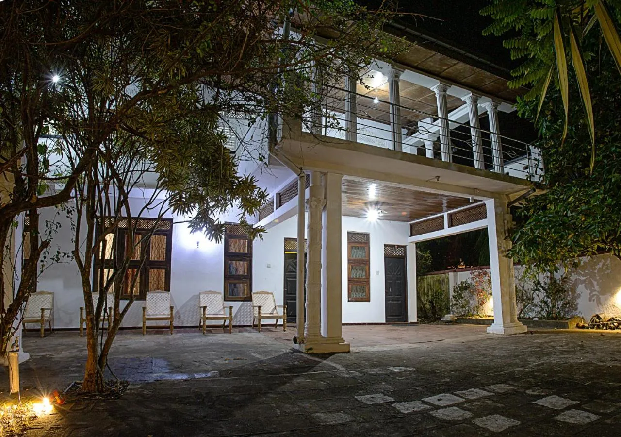 Aura City Hostel