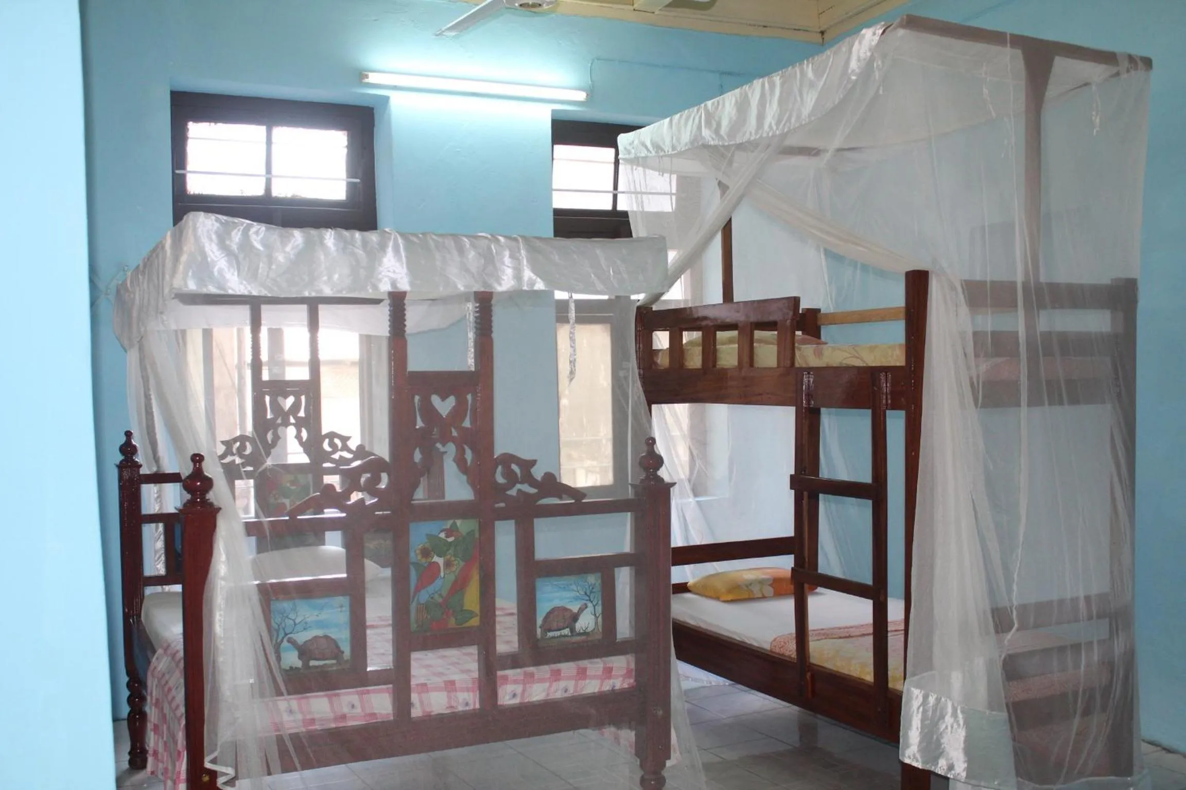 Bedroom, Bed in Bottoms Up