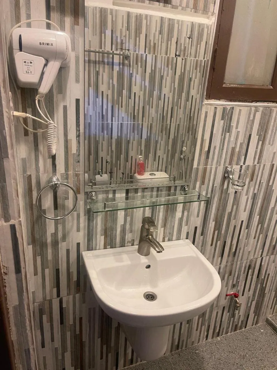 Shower in Bottoms Up