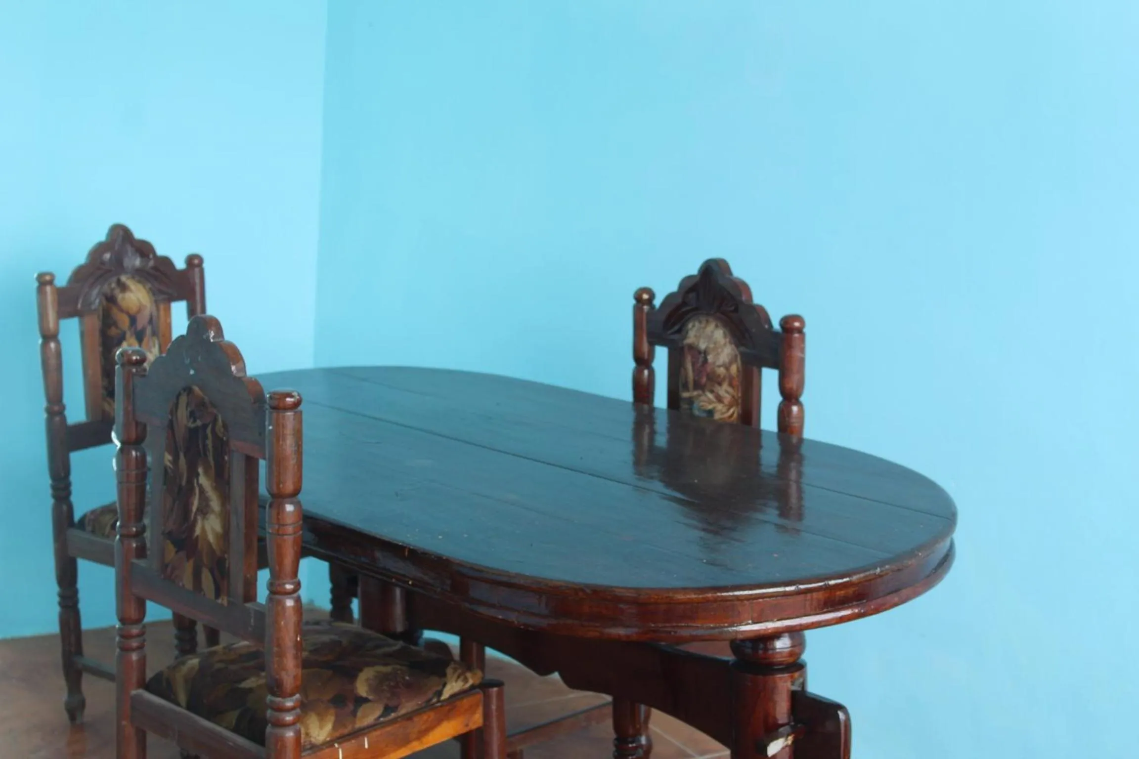 Dining area in Bottoms Up