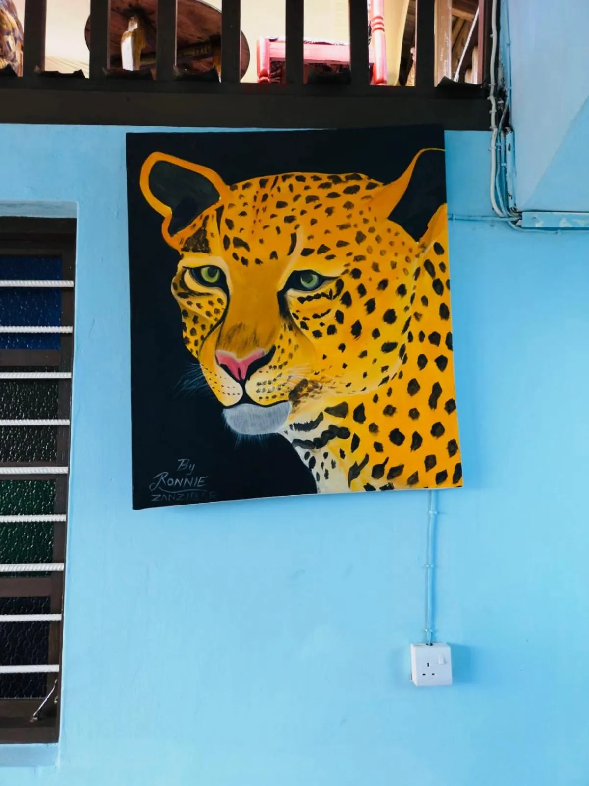 Decorative detail in Bottoms Up