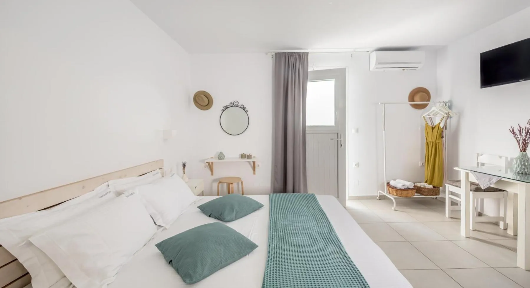 Bed in Hotel Ippocampos Studios