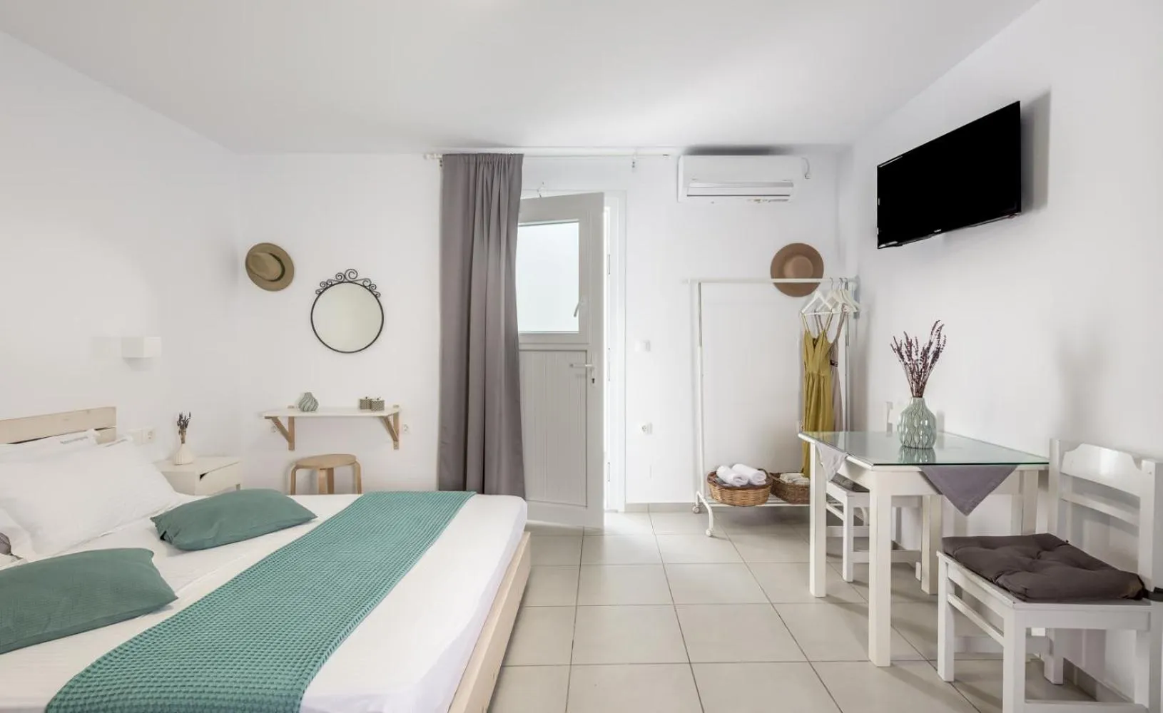 Bed in Hotel Ippocampos Studios